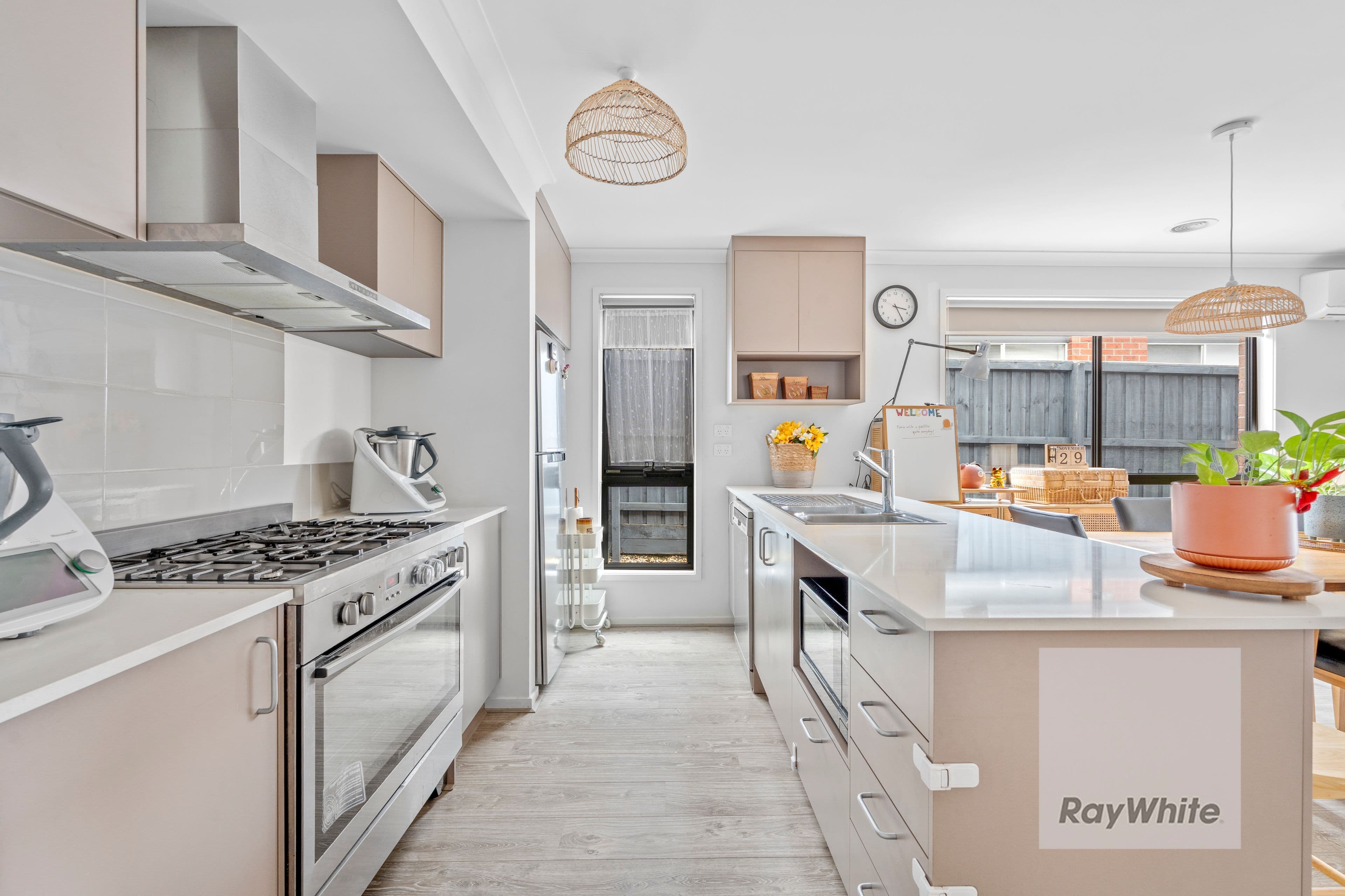 22 Newington Parade, Mernda VIC 3754, Mernda - Thumbnail 5