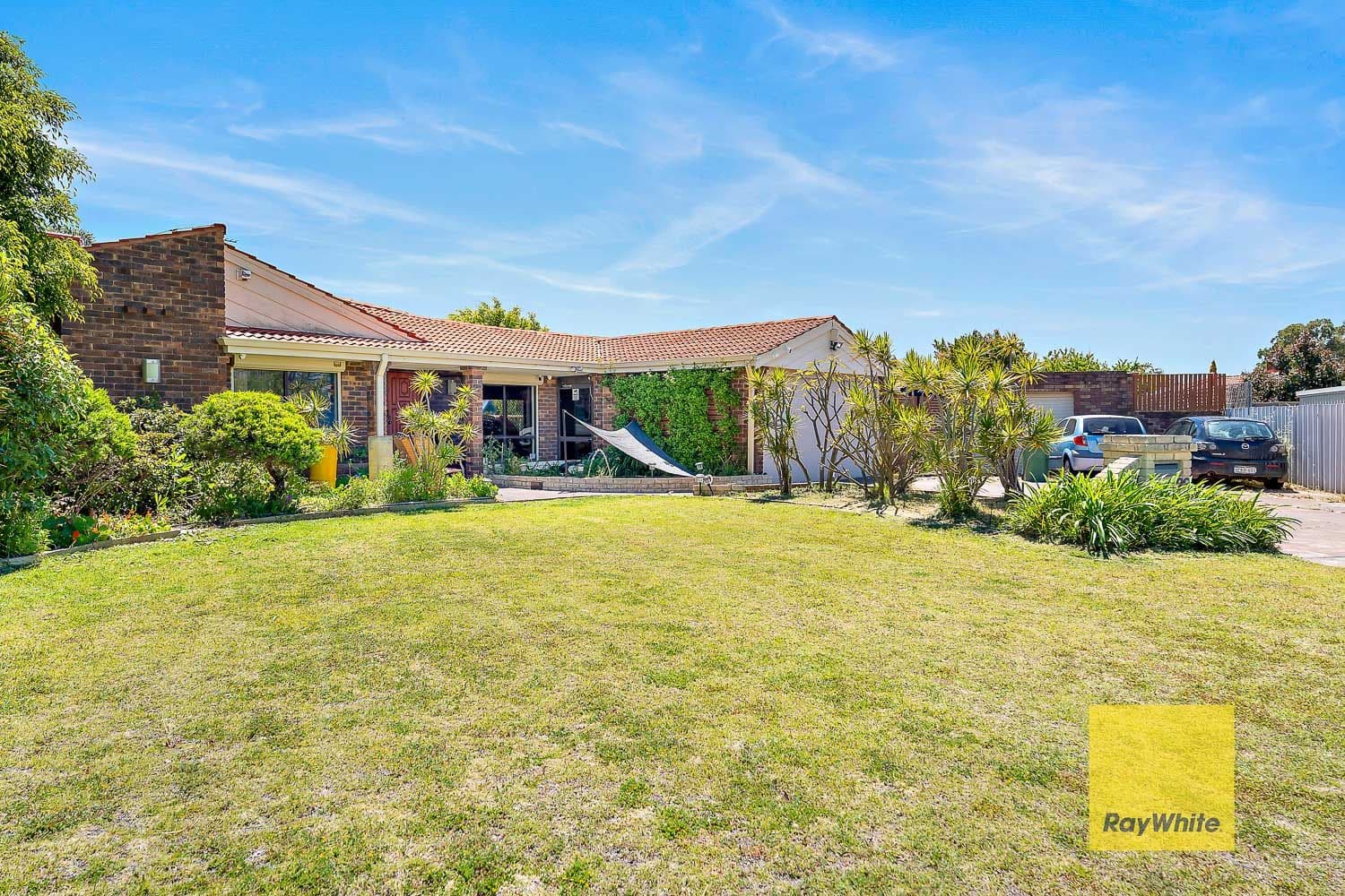 22 Crest Court, Thornlie WA 6108, Thornlie - Image 1