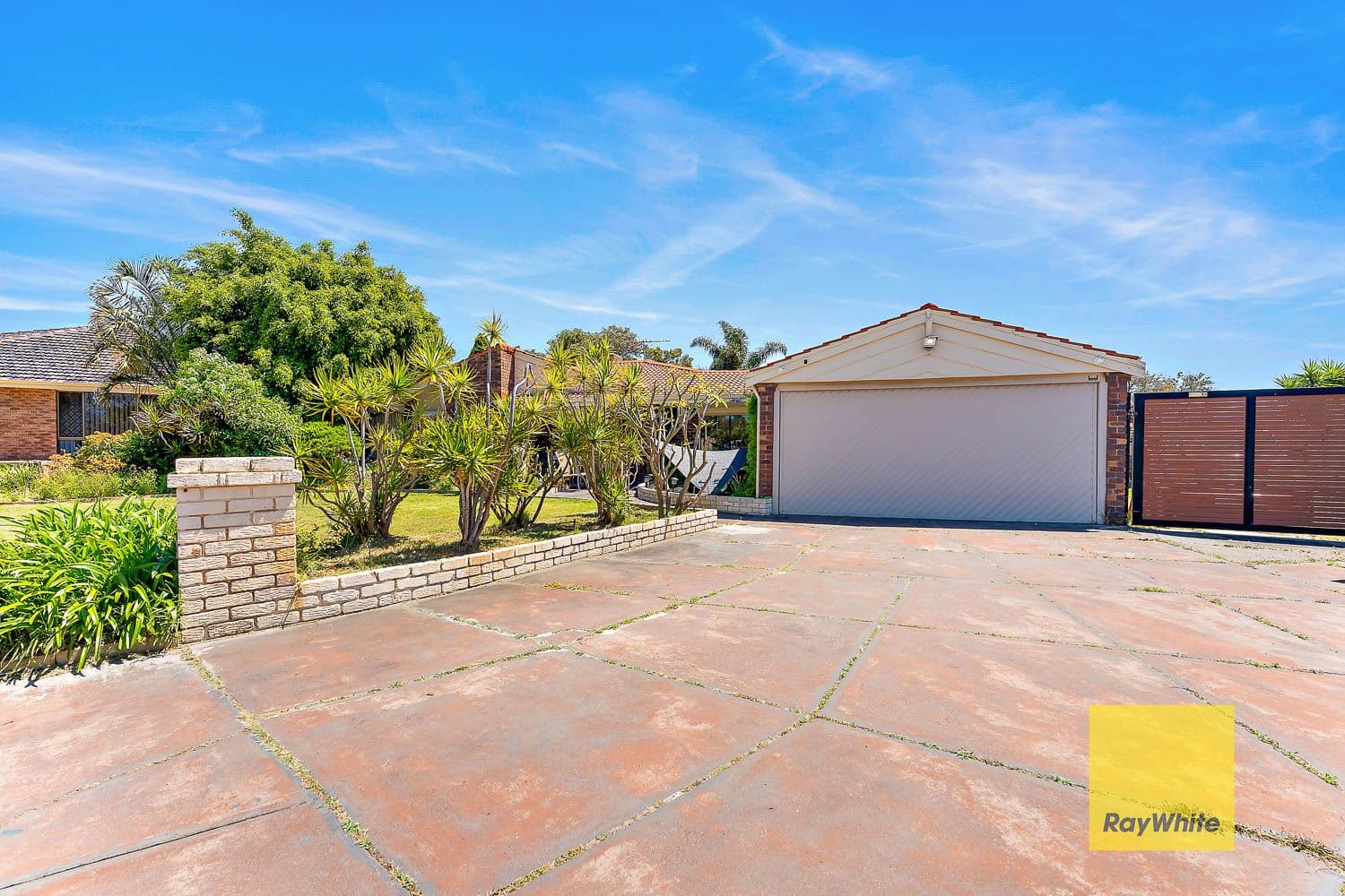22 Crest Court, Thornlie WA 6108, Thornlie - Thumbnail 2