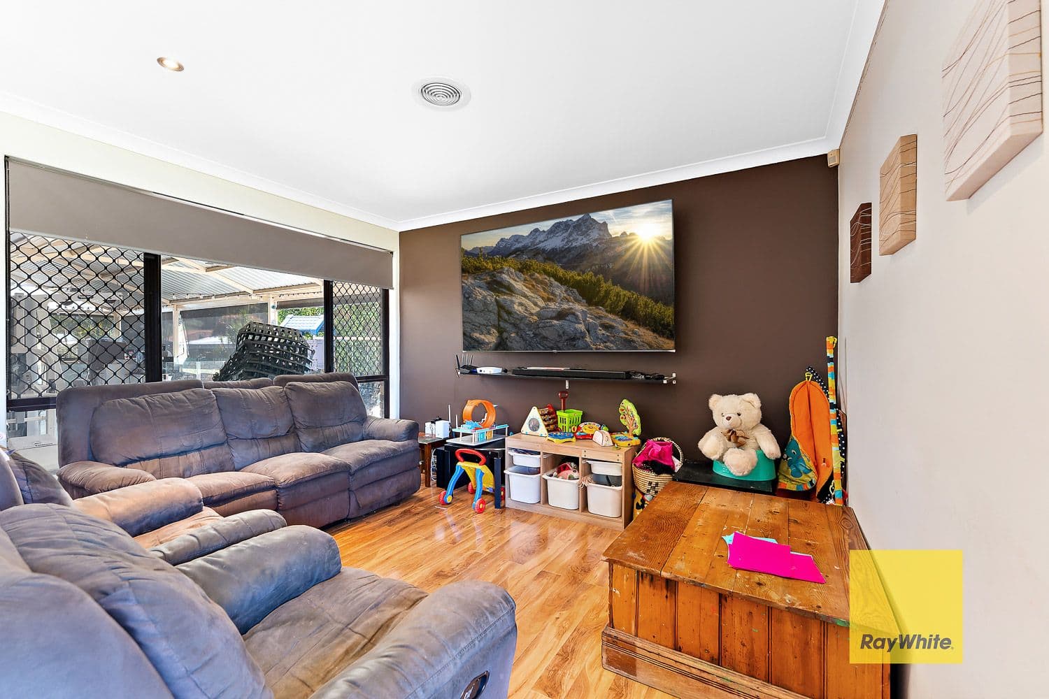 22 Crest Court, Thornlie WA 6108, Thornlie - Thumbnail 3