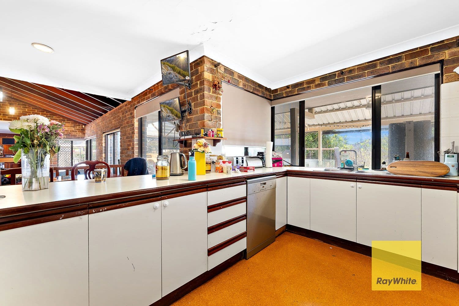 22 Crest Court, Thornlie WA 6108, Thornlie - Thumbnail 5