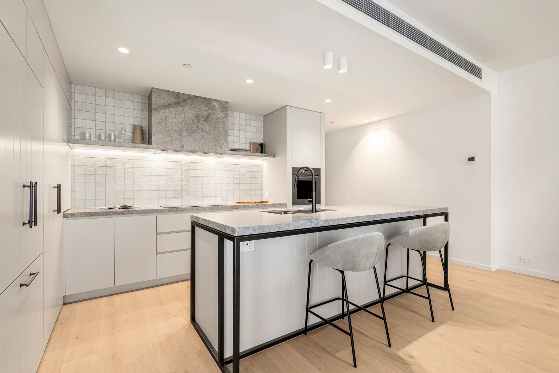 102/9 Ocean Street, Hampton - Thumbnail 3