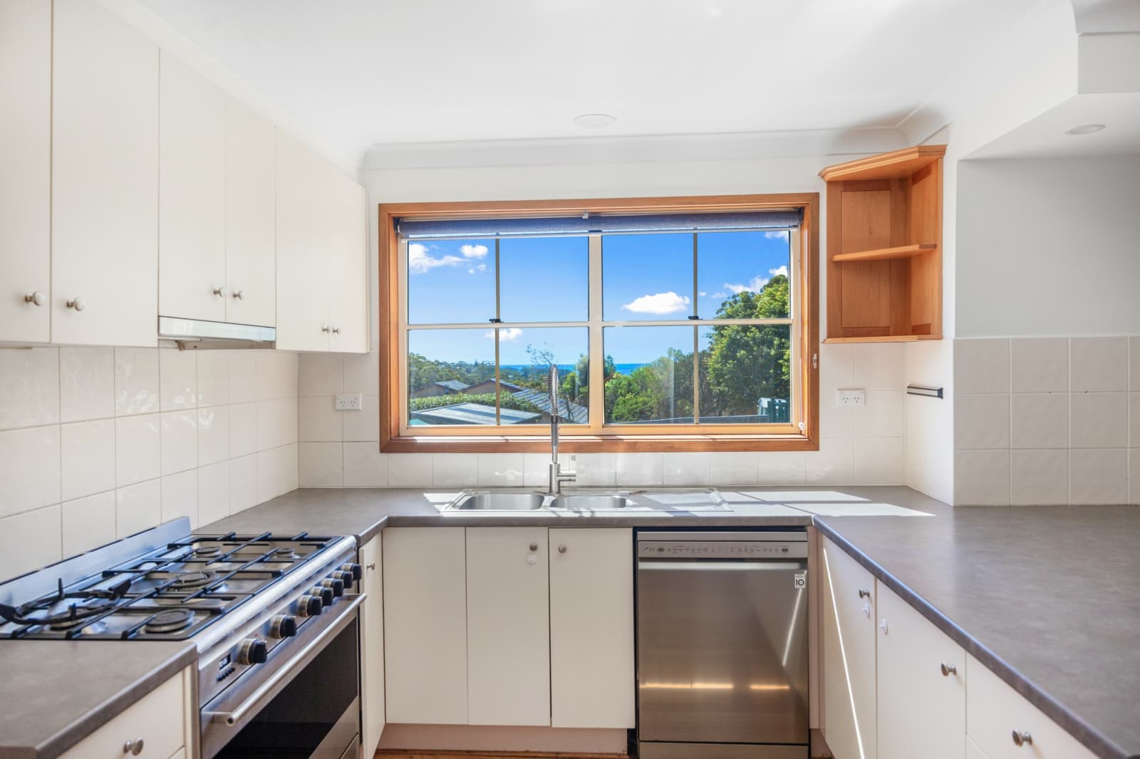 31 Oxley Crescent,Mollymook Beach, Mollymook Beach - Thumbnail 3