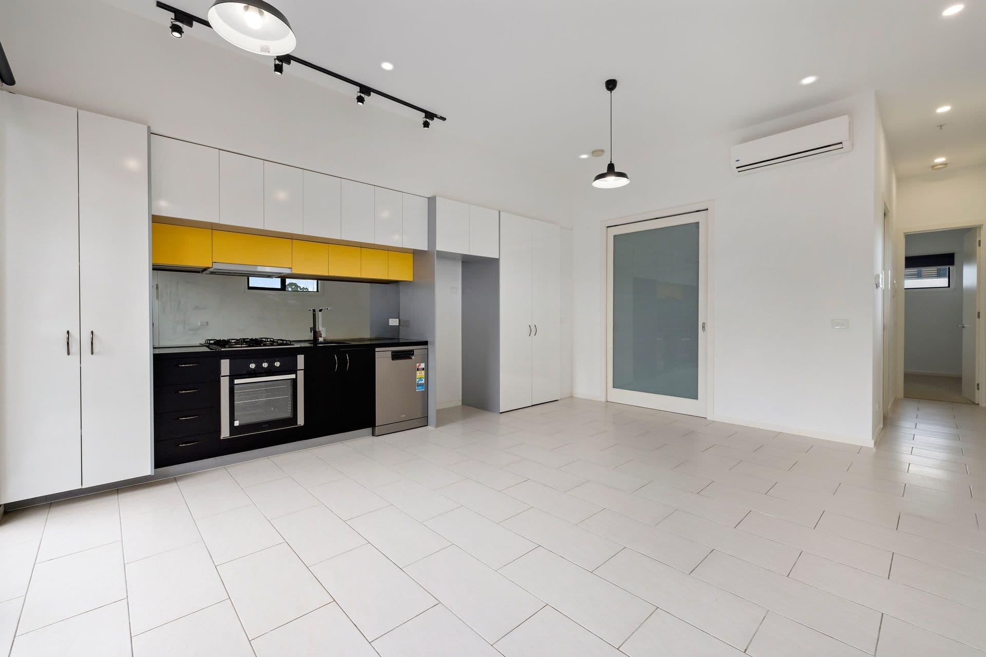 18 Whitehorse Road, Blackburn VIC 3130, Blackburn - Thumbnail 4