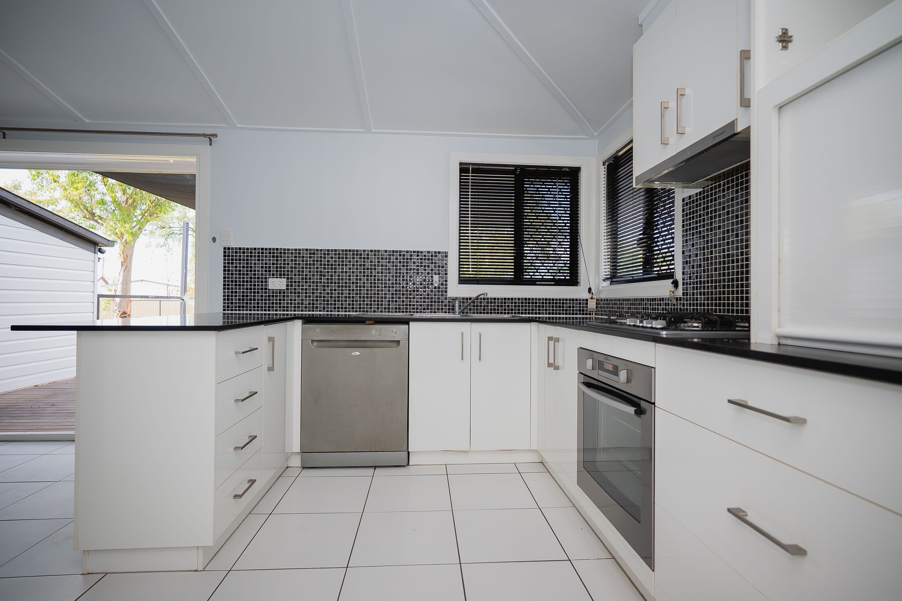 63 Chrystal Street, Roma QLD 4455, Roma - Thumbnail 6
