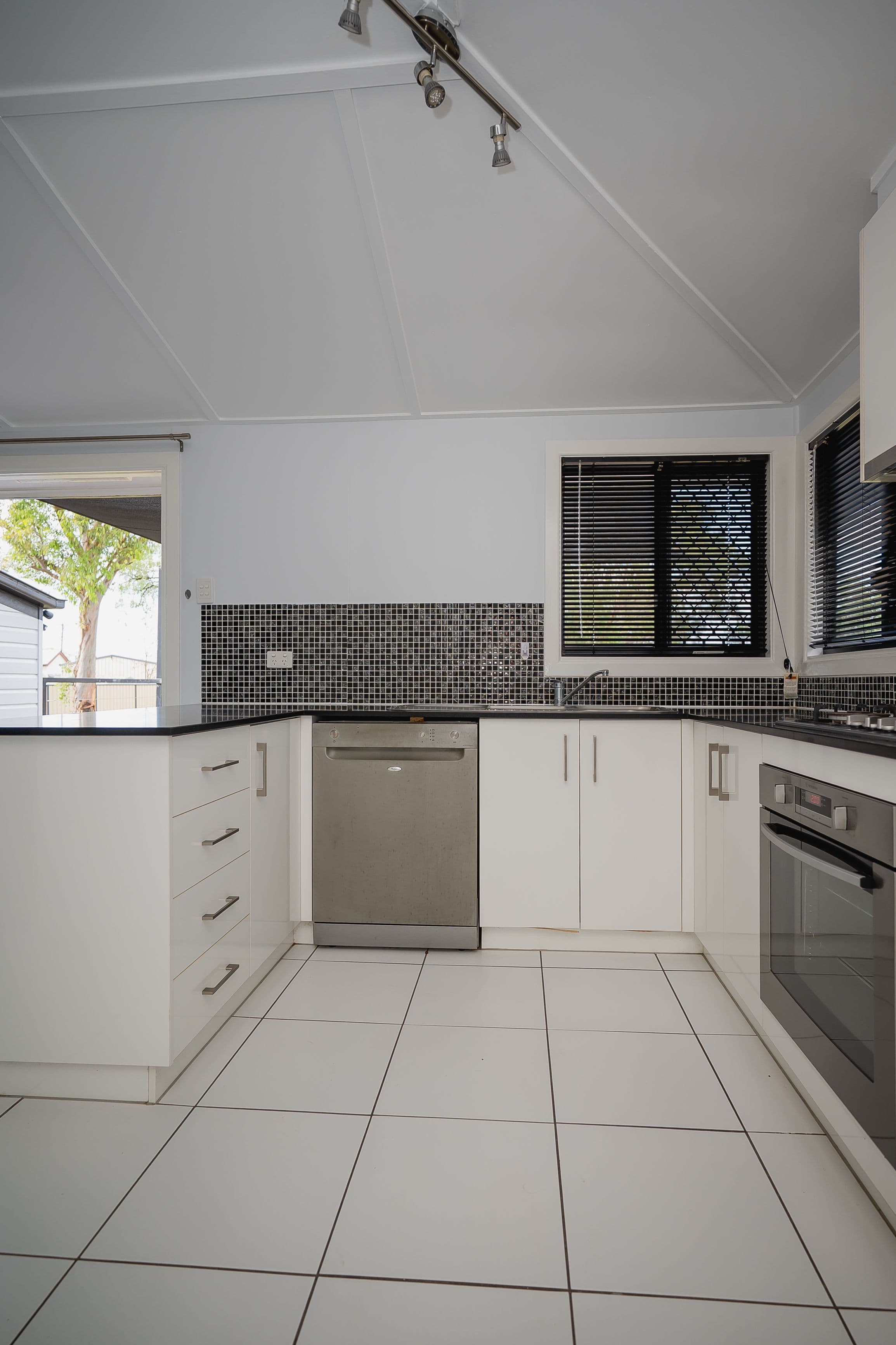 63 Chrystal Street, Roma QLD 4455, Roma - Thumbnail 7