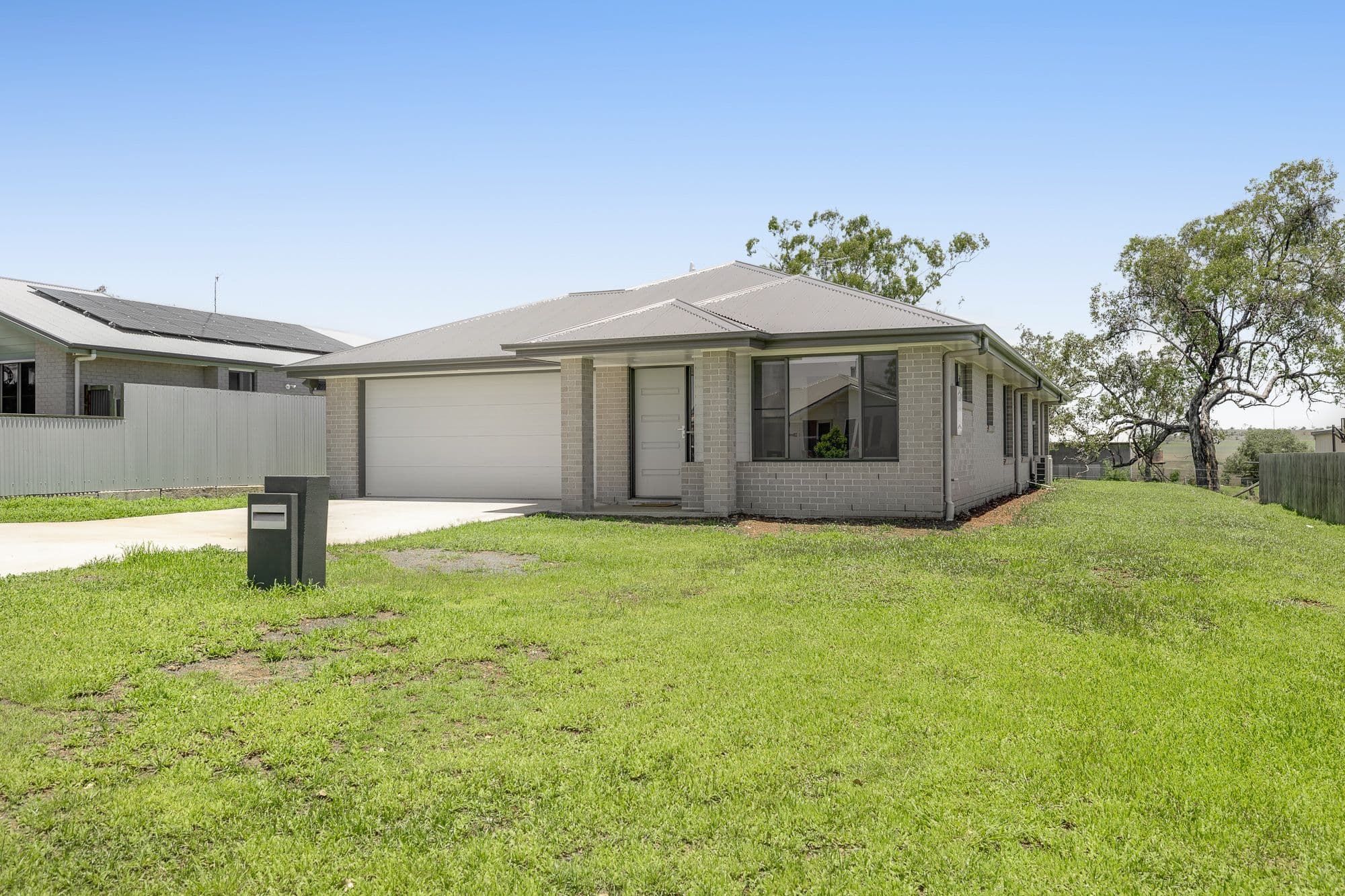 11 Leyden Drive, Oakey QLD 4401, Oakey - Thumbnail 2