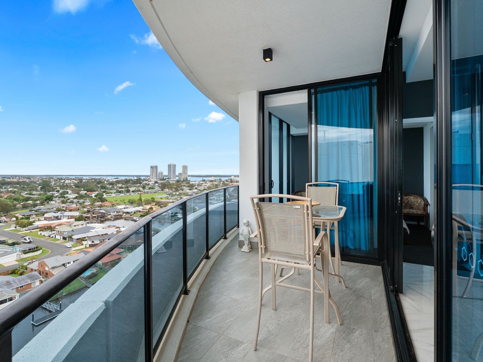 5 Harbourside Court, Biggera Waters - Thumbnail 2