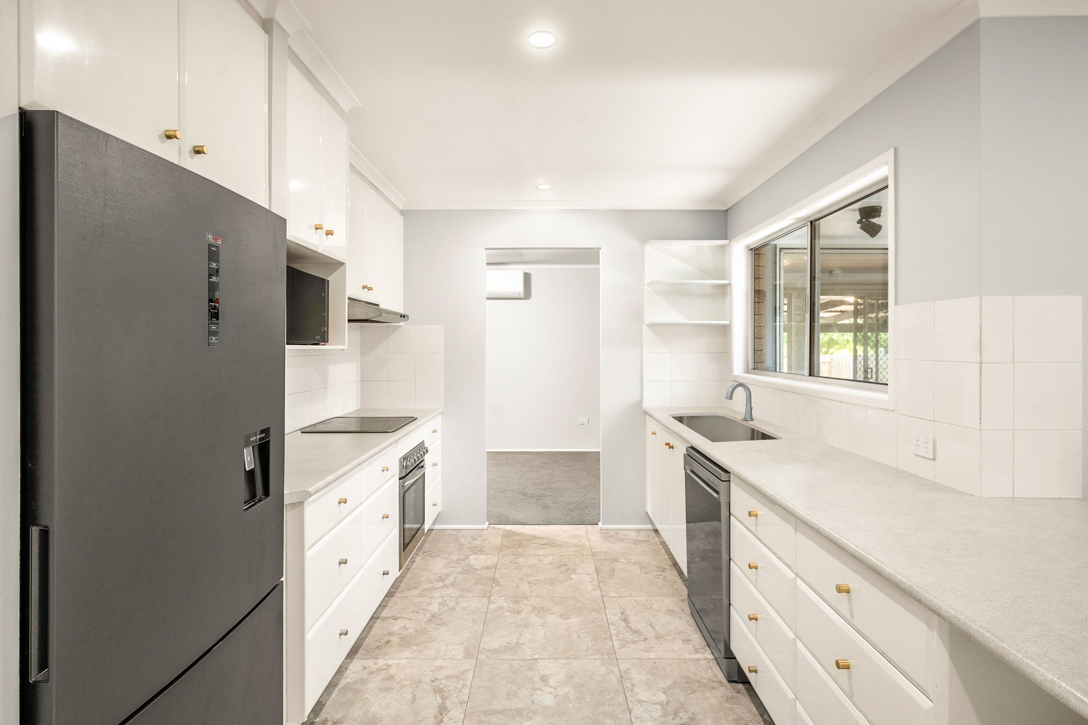 2 Aleon Crescent, Ormiston QLD 4160, Ormiston - Thumbnail 2
