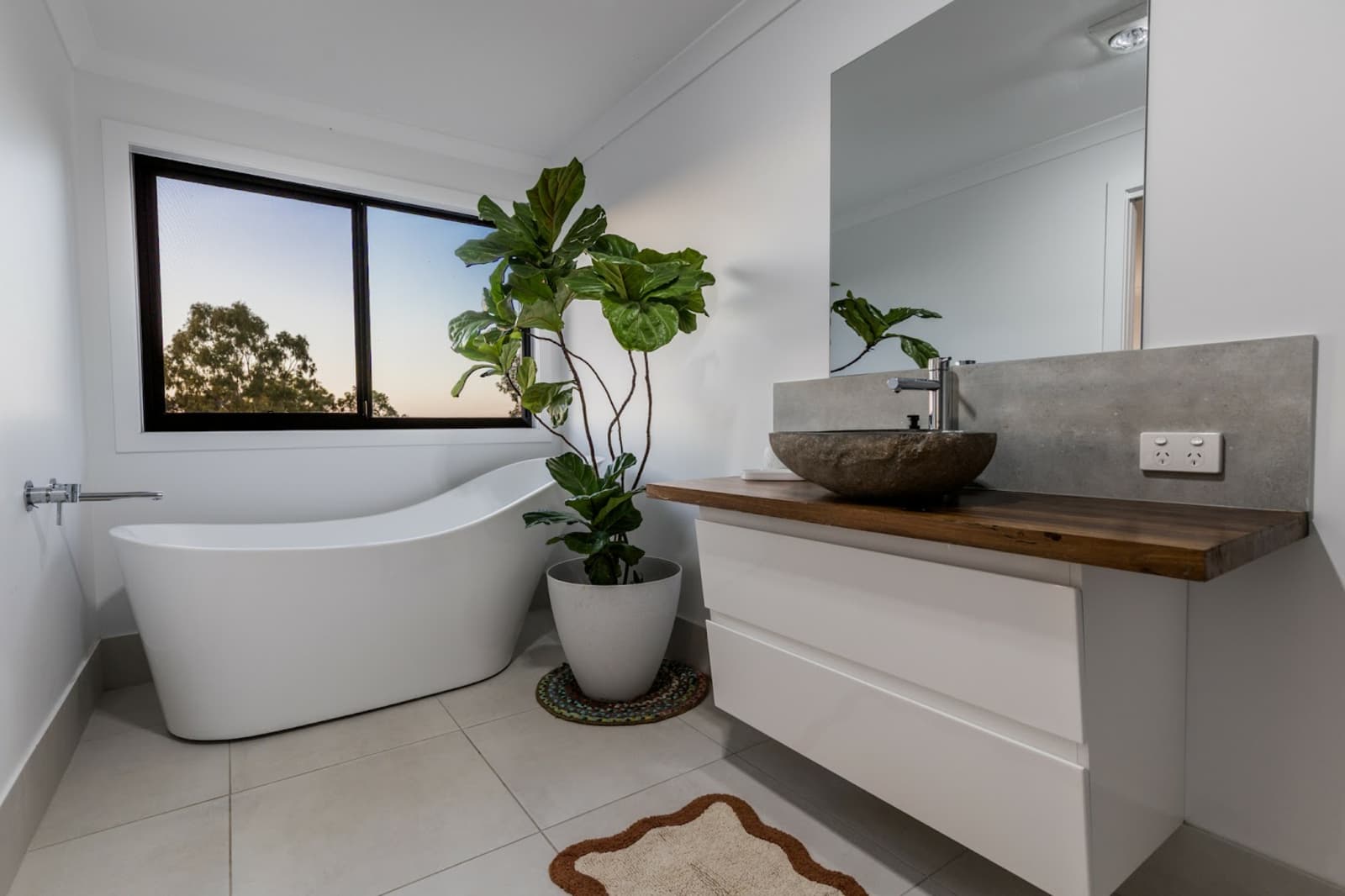 84 Countess Russell Crescent, Agnes Water - Thumbnail 2