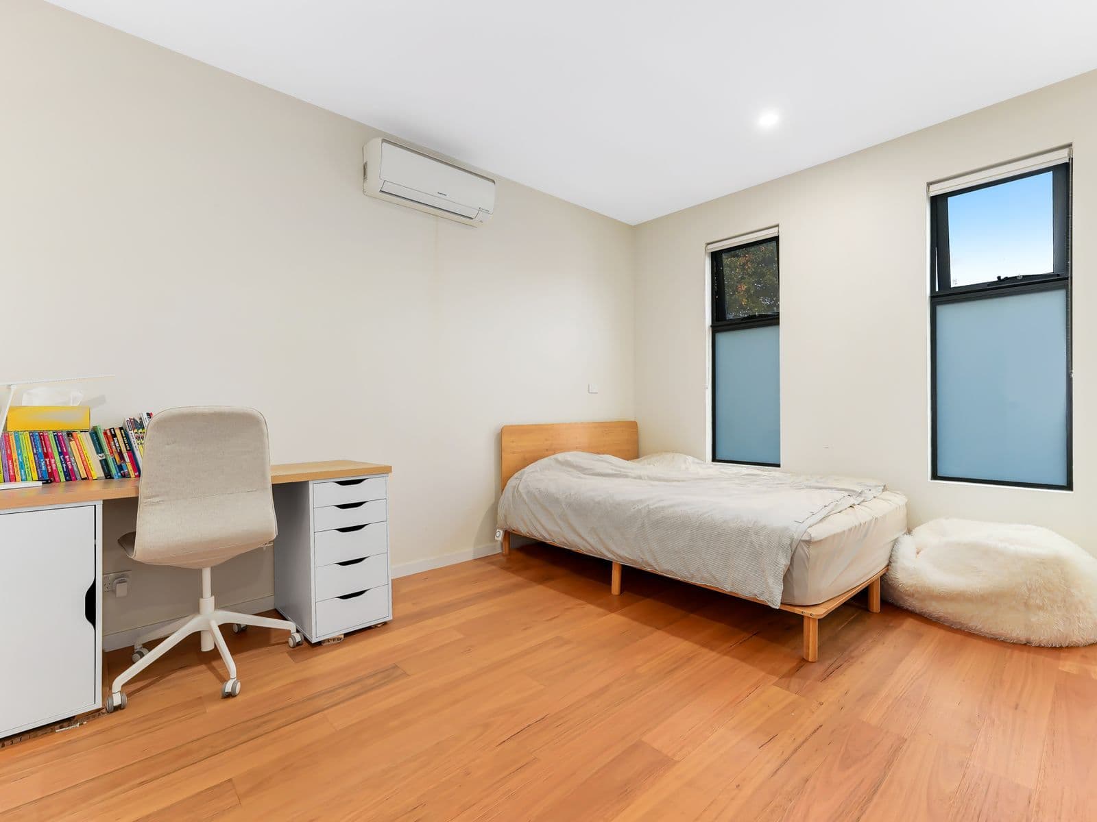 10 Sherbrook Avenue, Ringwood - Thumbnail 4