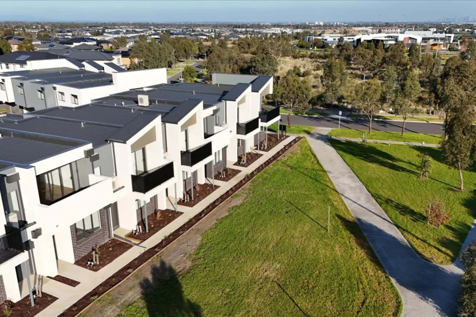 3B Timbarra Parkway, Wollert - Thumbnail 2
