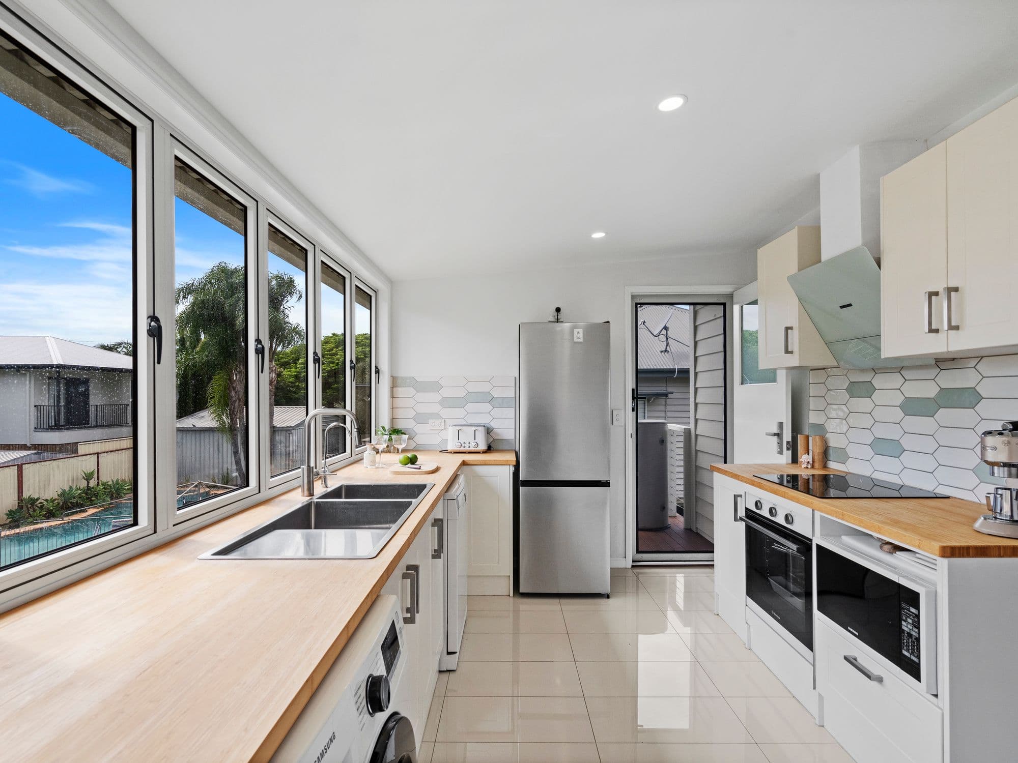 230 Robert Road, Lochinvar - Thumbnail 2