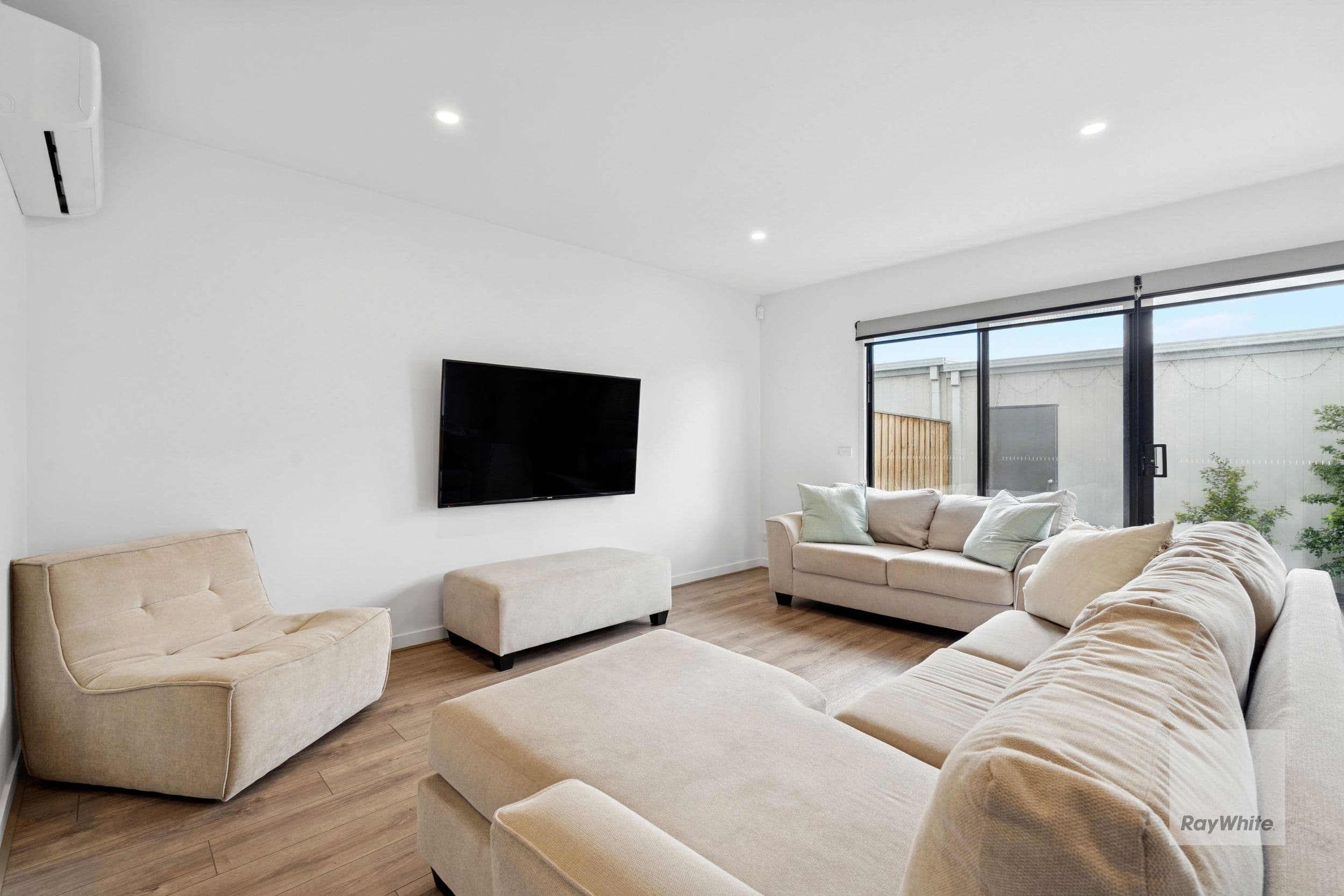 31 Emmanue Street, DEANSIDE VIC 3336, Deanside - Thumbnail 2