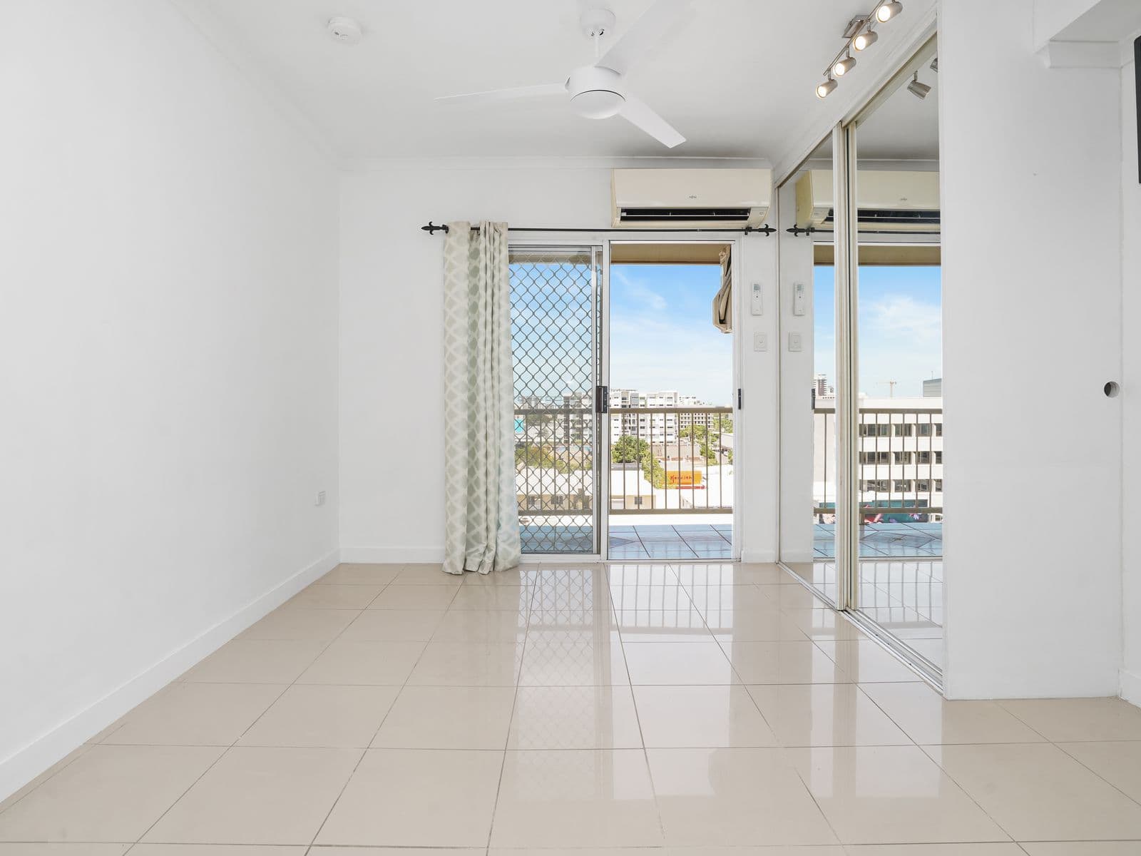 21 Cavenagh Street, Darwin City - Thumbnail 2