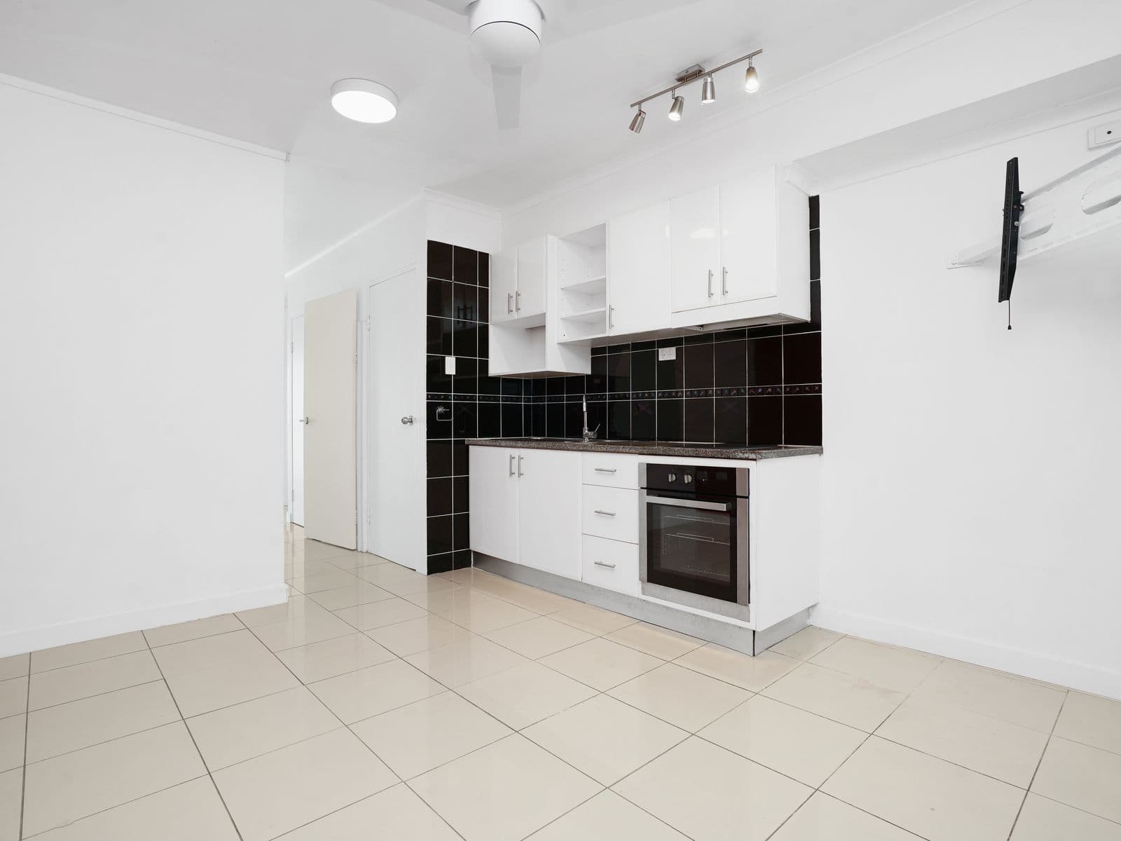 21 Cavenagh Street, Darwin City - Thumbnail 3