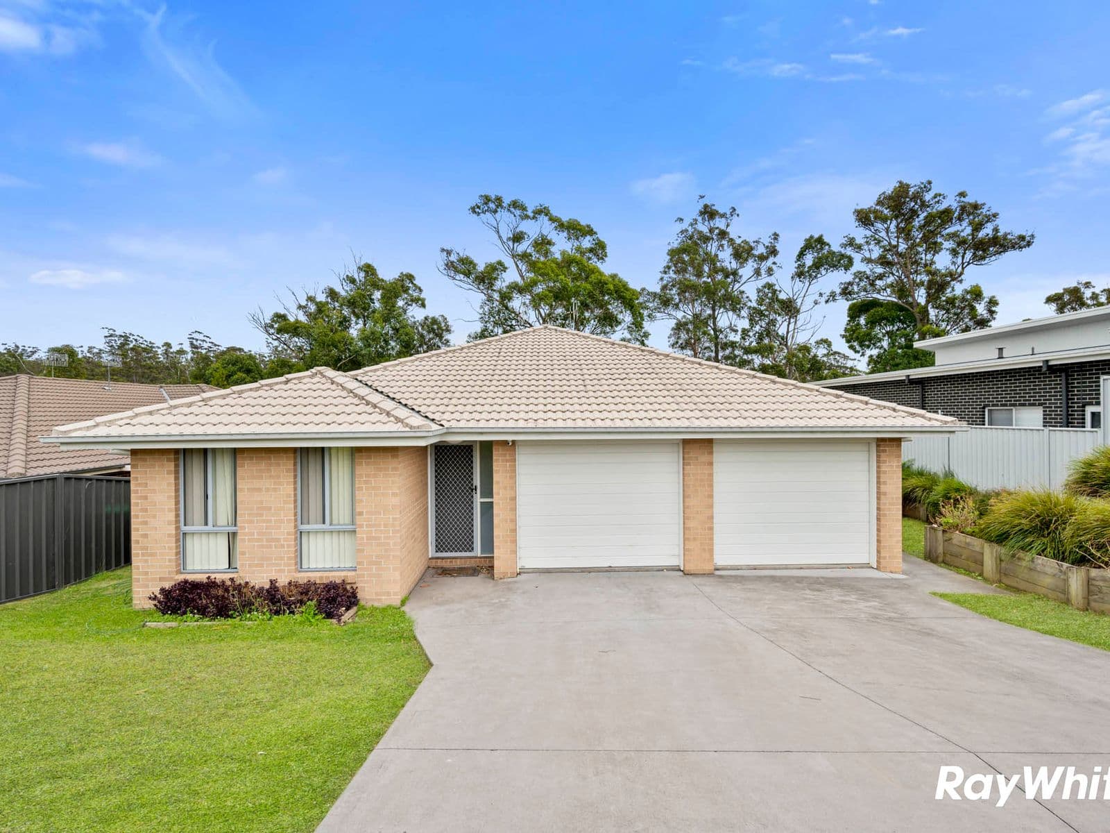 26 Freycinet Drive, Sunshine Bay - Image 1
