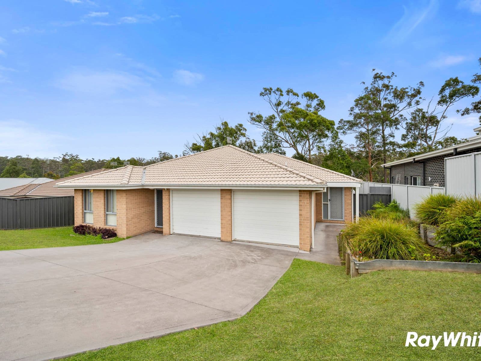 26 Freycinet Drive, Sunshine Bay - Thumbnail 2