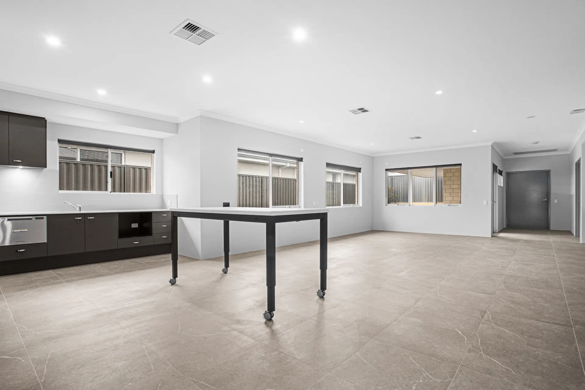 6 Swiftshire Road, Madora Bay, WA, Madora Bay - Thumbnail 4