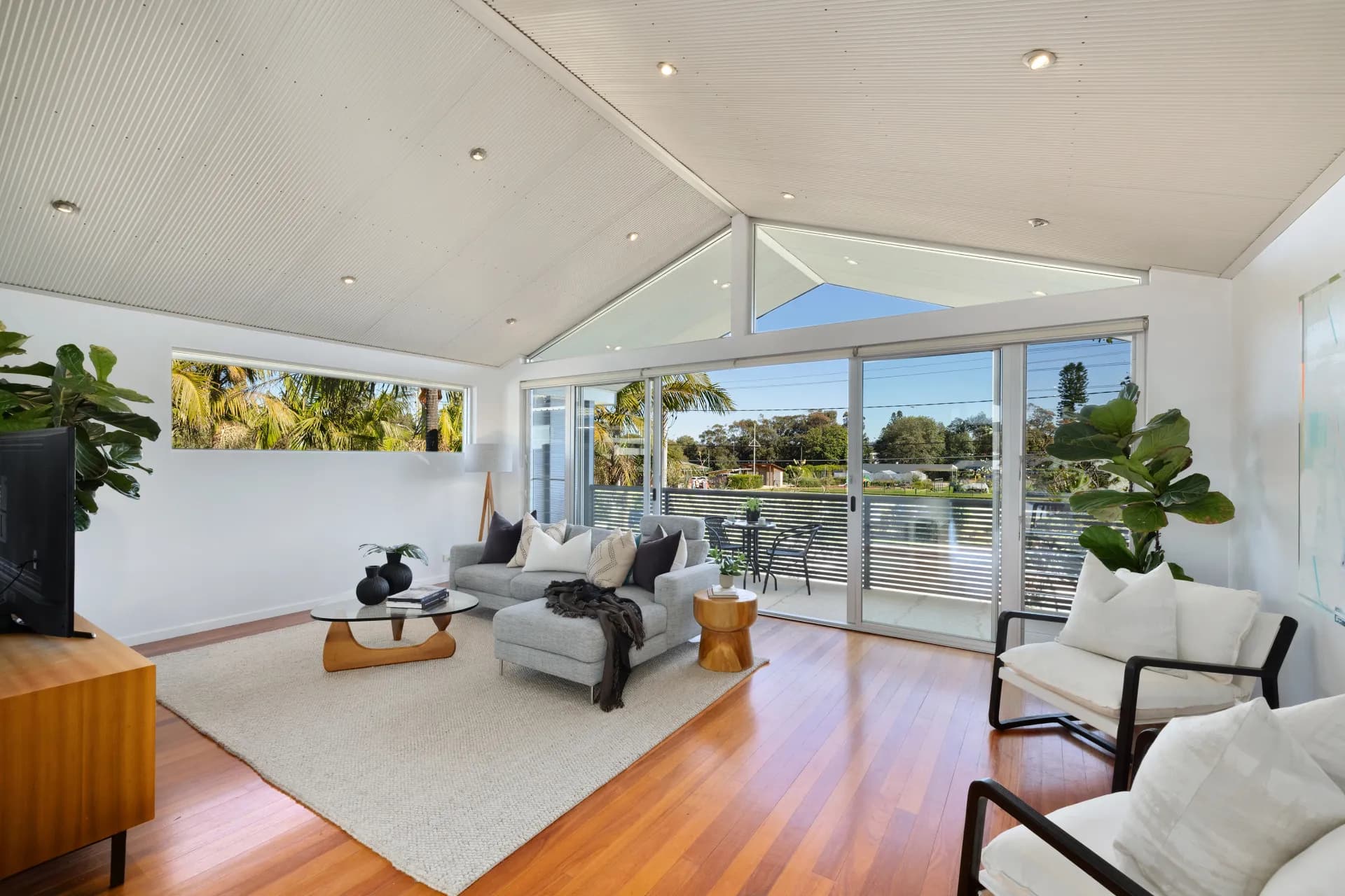 9 Griffin Road, North Curl Curl, NSW, North Curl Curl - Thumbnail 3