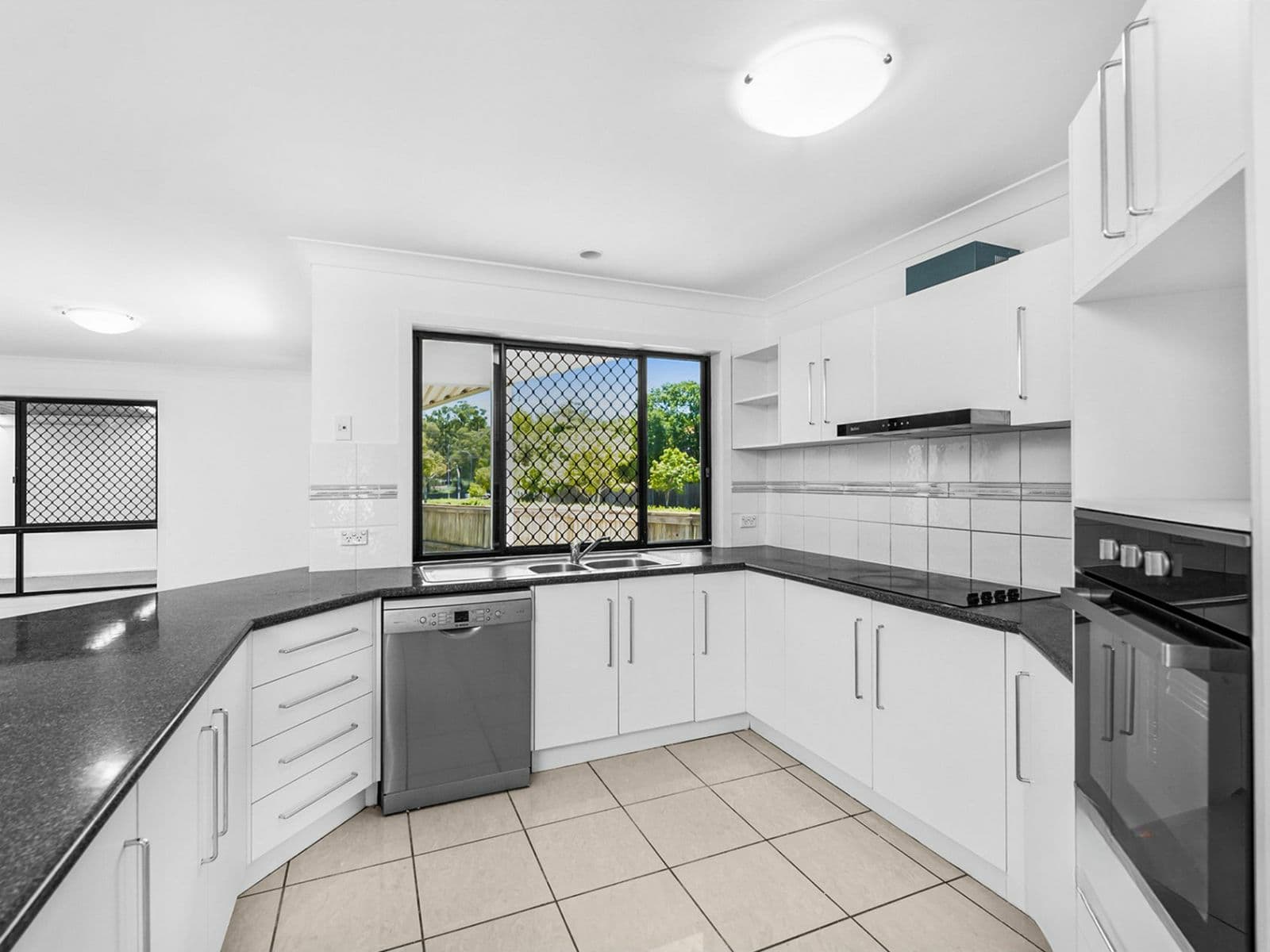 202 Lancaster Circuit,Stretton, Stretton - Thumbnail 8