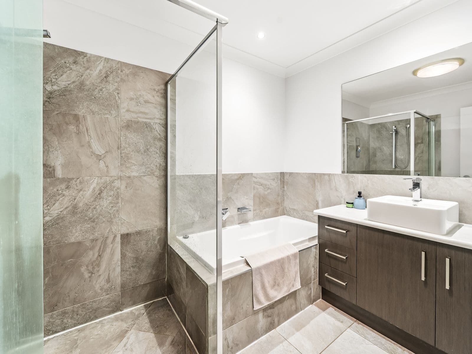 9 Fair Street, One Mile - Thumbnail 8