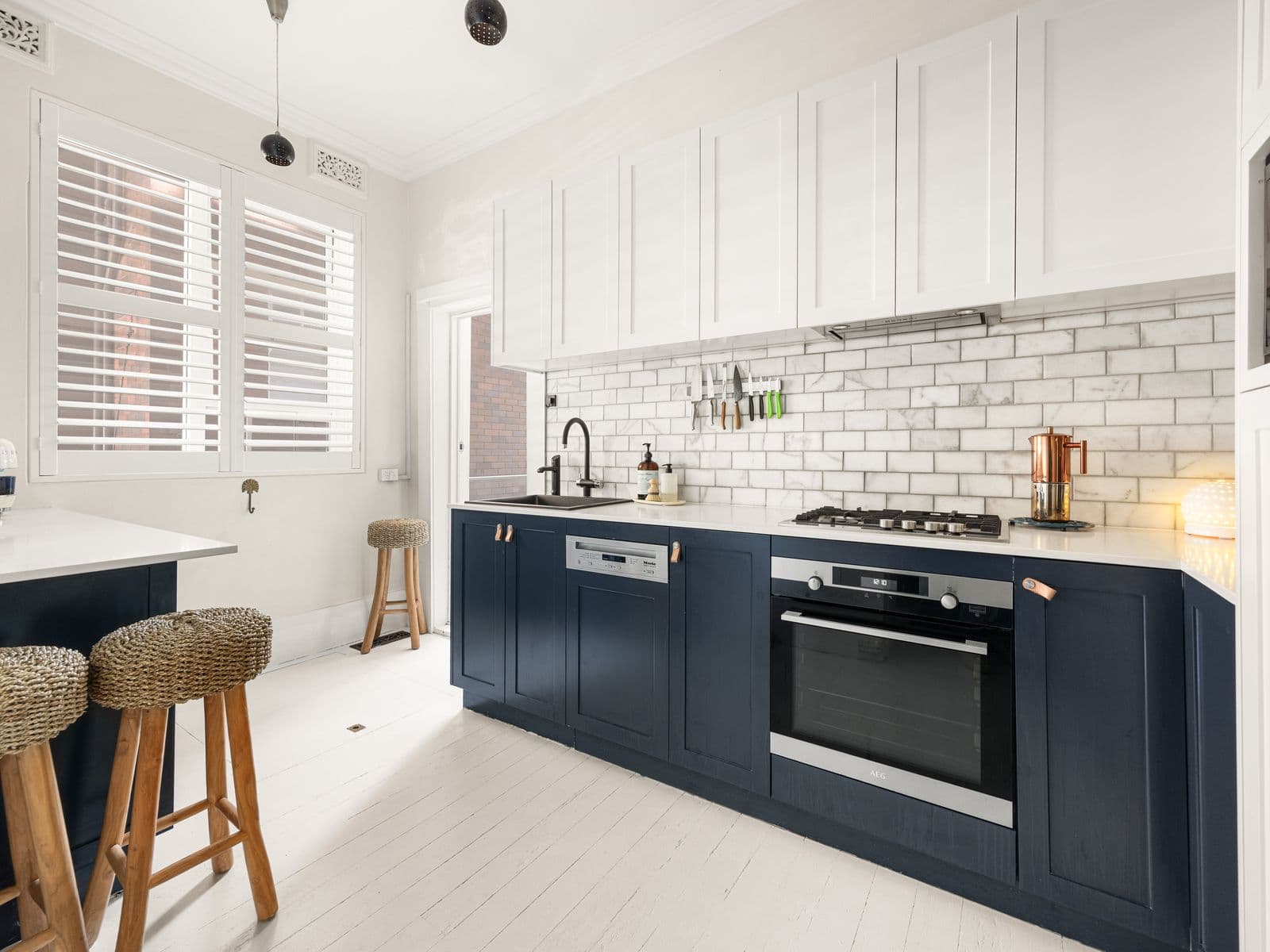 14 Cove Avenue, Manly - Thumbnail 2