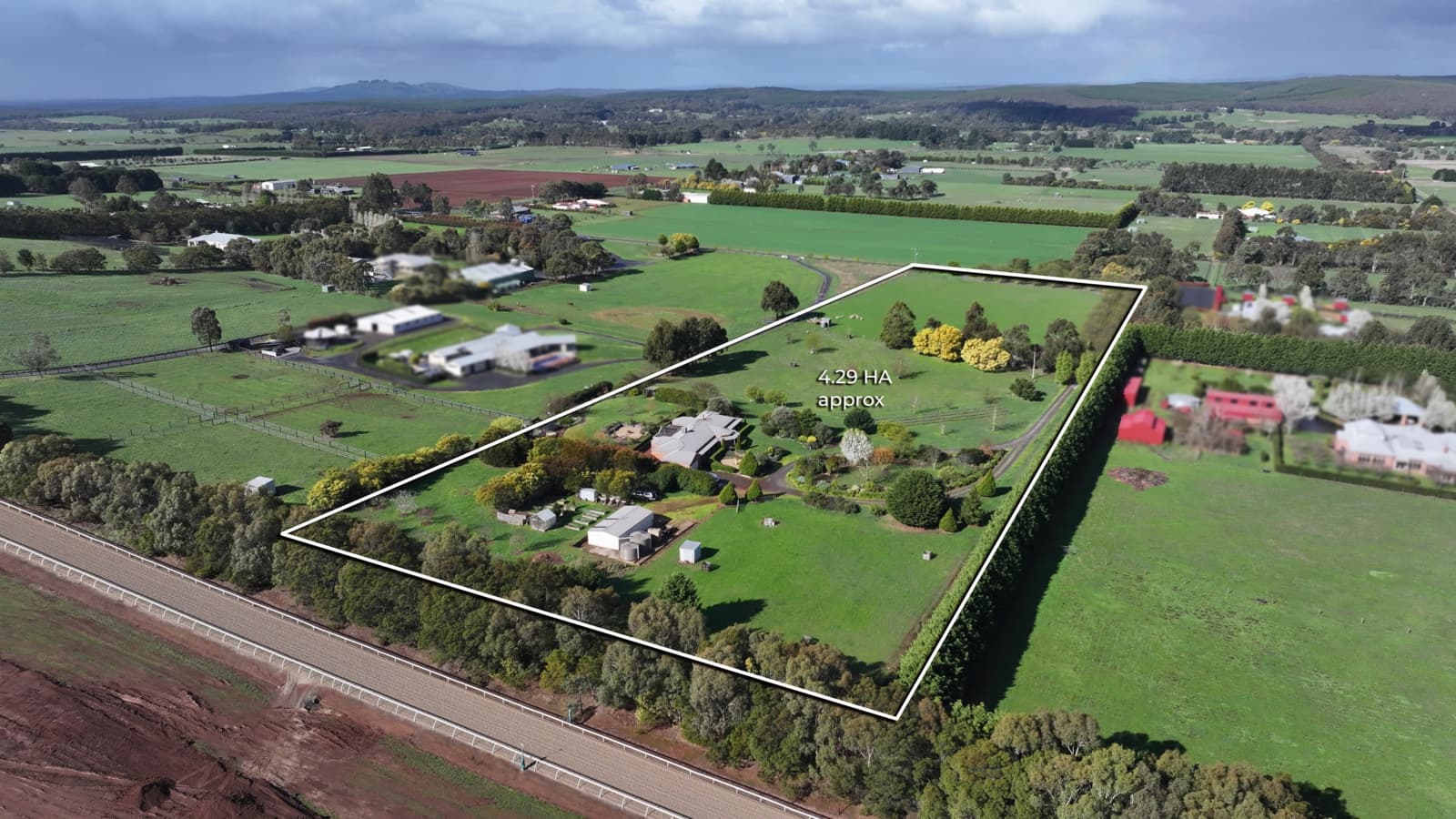34 Lyrebird Lane,Miners Rest, Miners Rest - Thumbnail 2