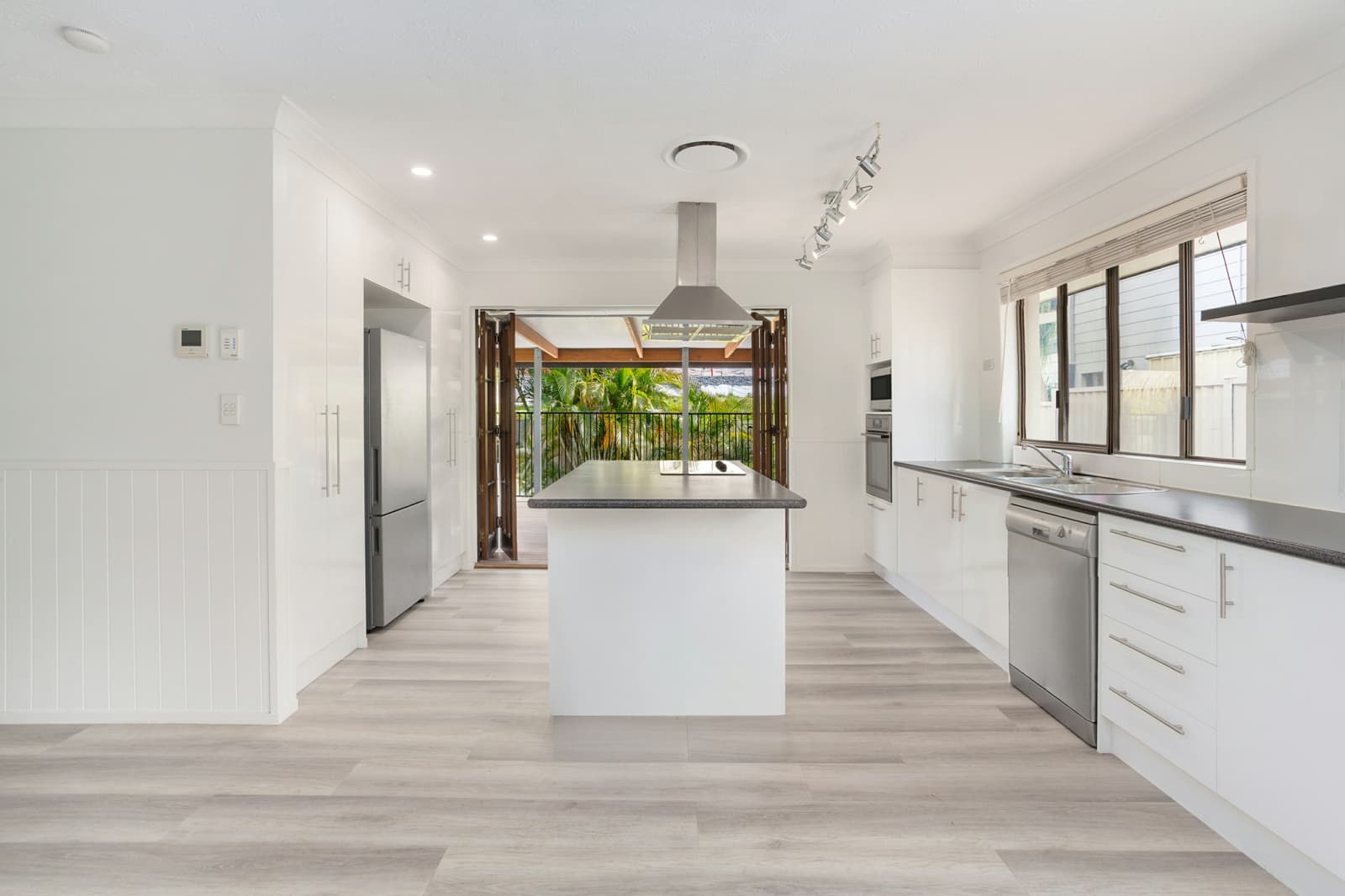 176 K P Mcgrath Drive,Elanora, Elanora - Thumbnail 4