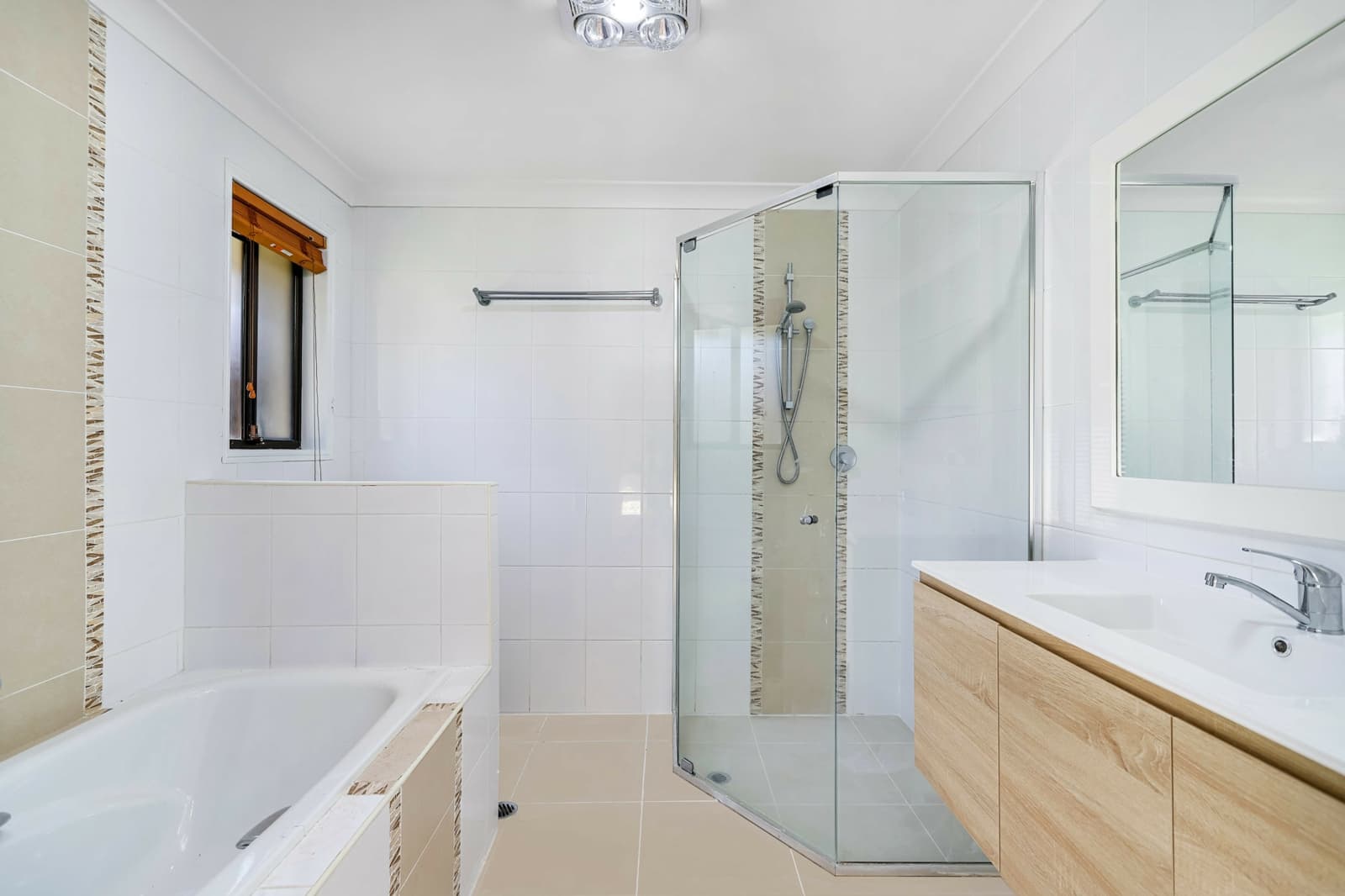 176 K P Mcgrath Drive,Elanora, Elanora - Thumbnail 6