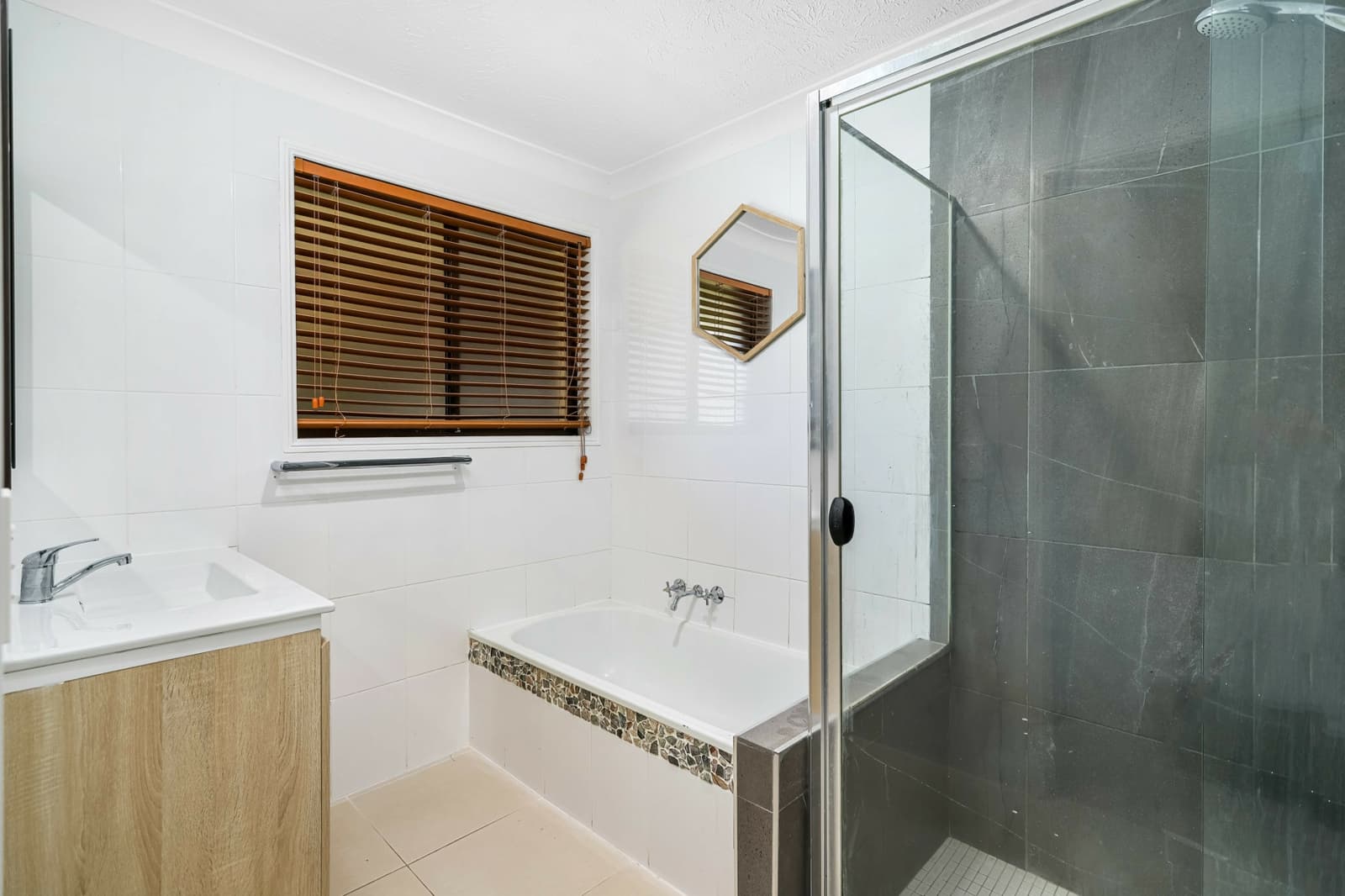 176 K P Mcgrath Drive,Elanora, Elanora - Thumbnail 8