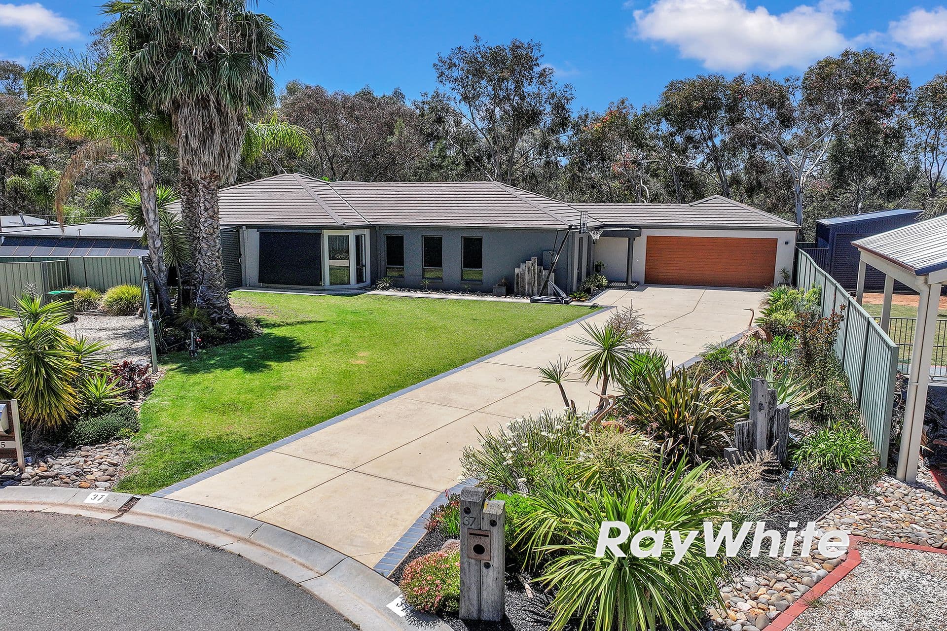 37 Woodlands Circuit, Echuca VIC 3564, Echuca - Thumbnail 2