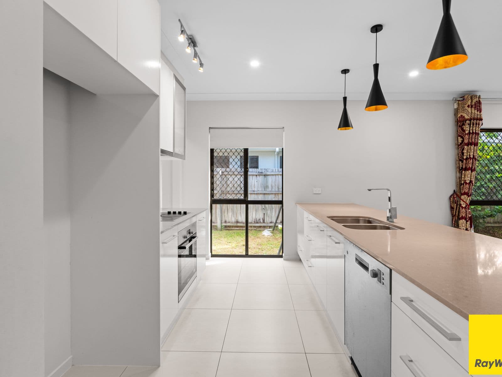 15 Byerstown LInk, Trinity Park - Thumbnail 4