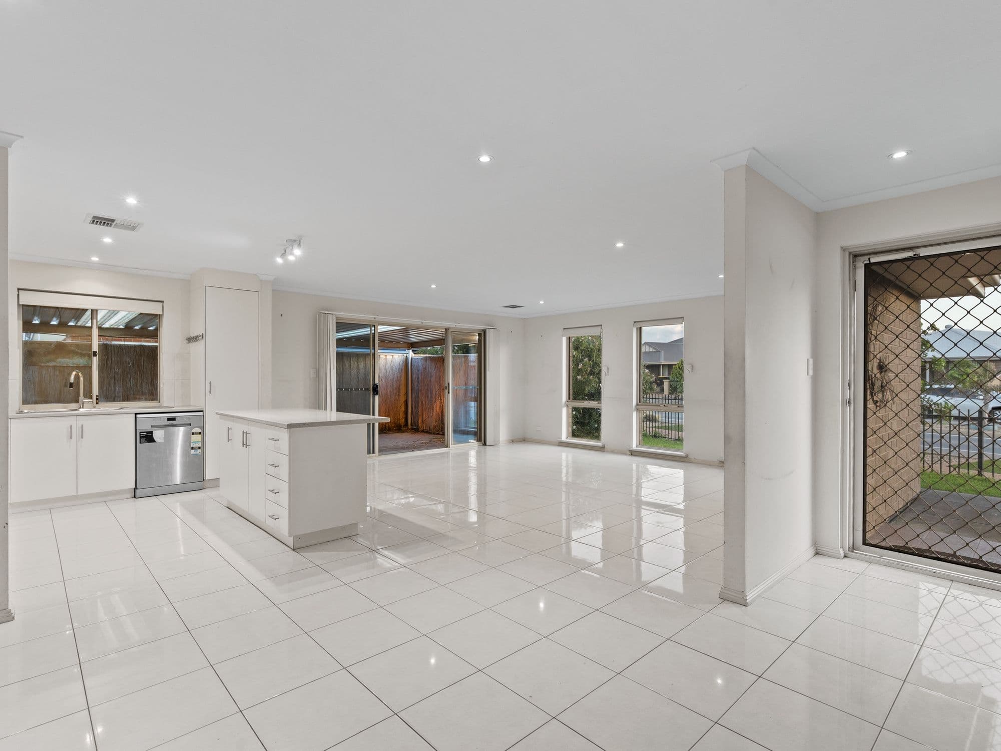5 Aft Court, Seaford Meadows SA 5169, Seaford Meadows - Thumbnail 2