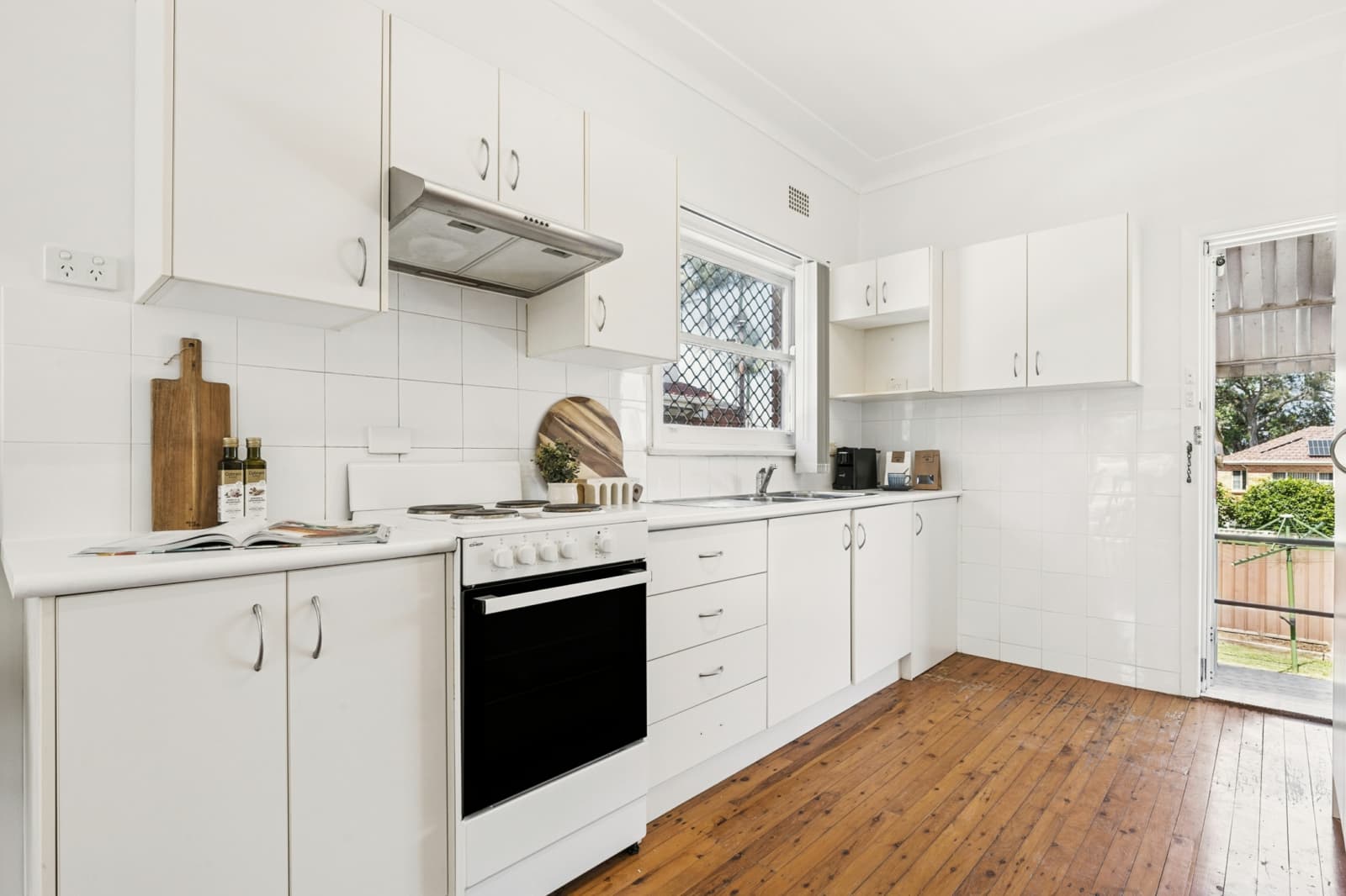 24 Lesley Crescent,Mortdale, Mortdale - Thumbnail 2