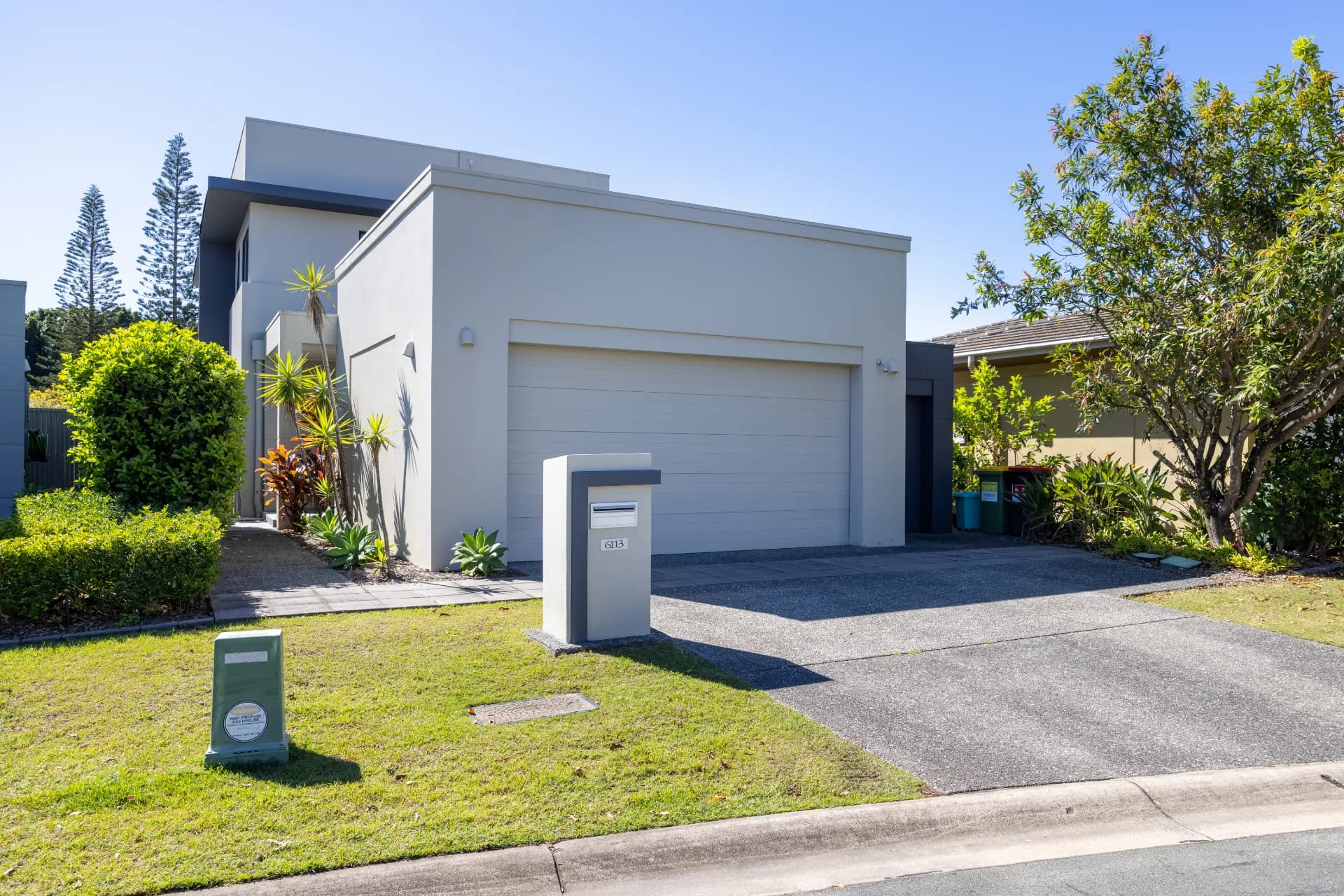 6113 Trasimeno Avenue, Hope Island, QLD, Hope Island - Thumbnail 3