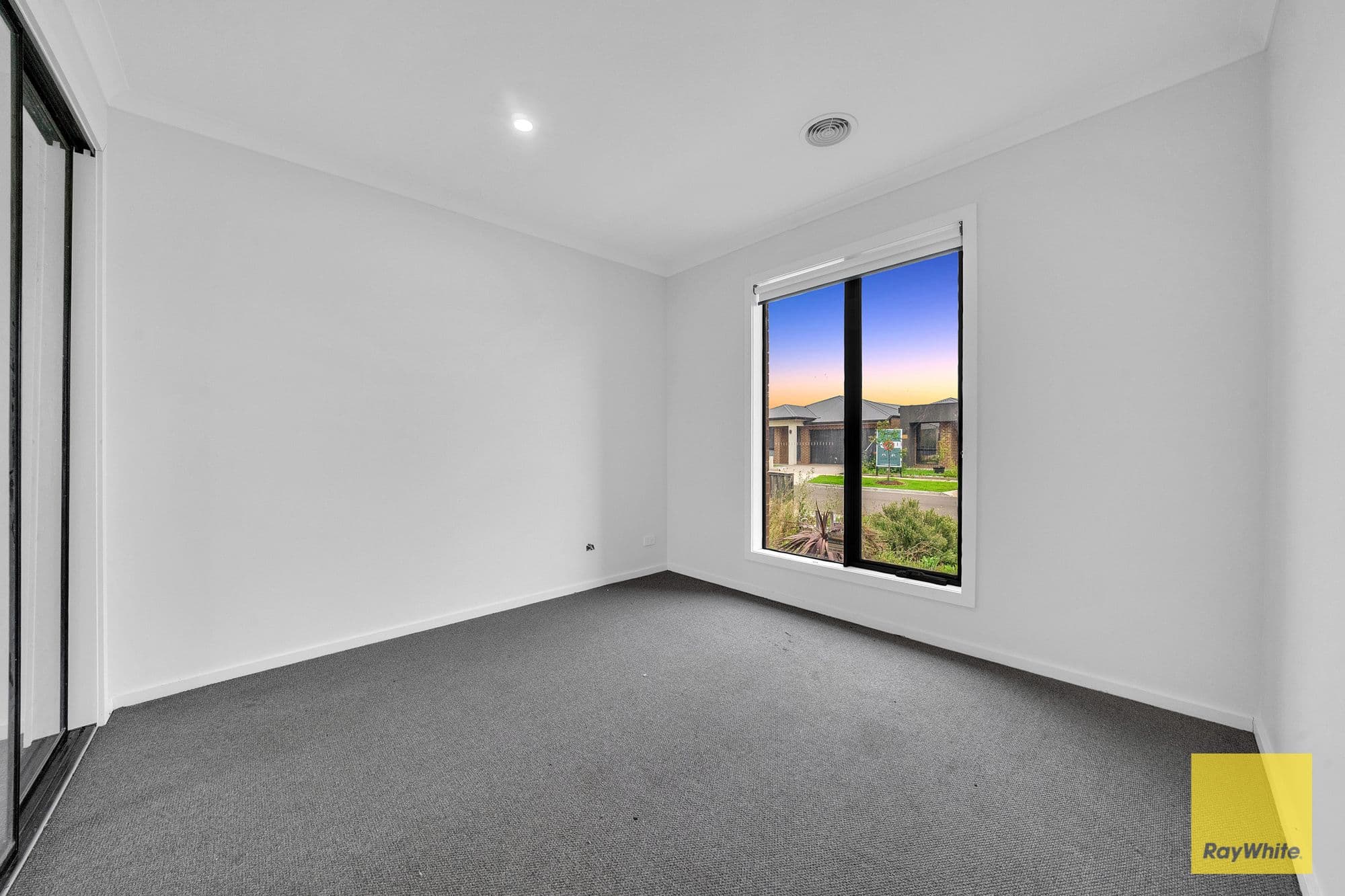 14 Eshal Crescent, Wyndham Vale VIC 3024, Wyndham Vale - Thumbnail 4