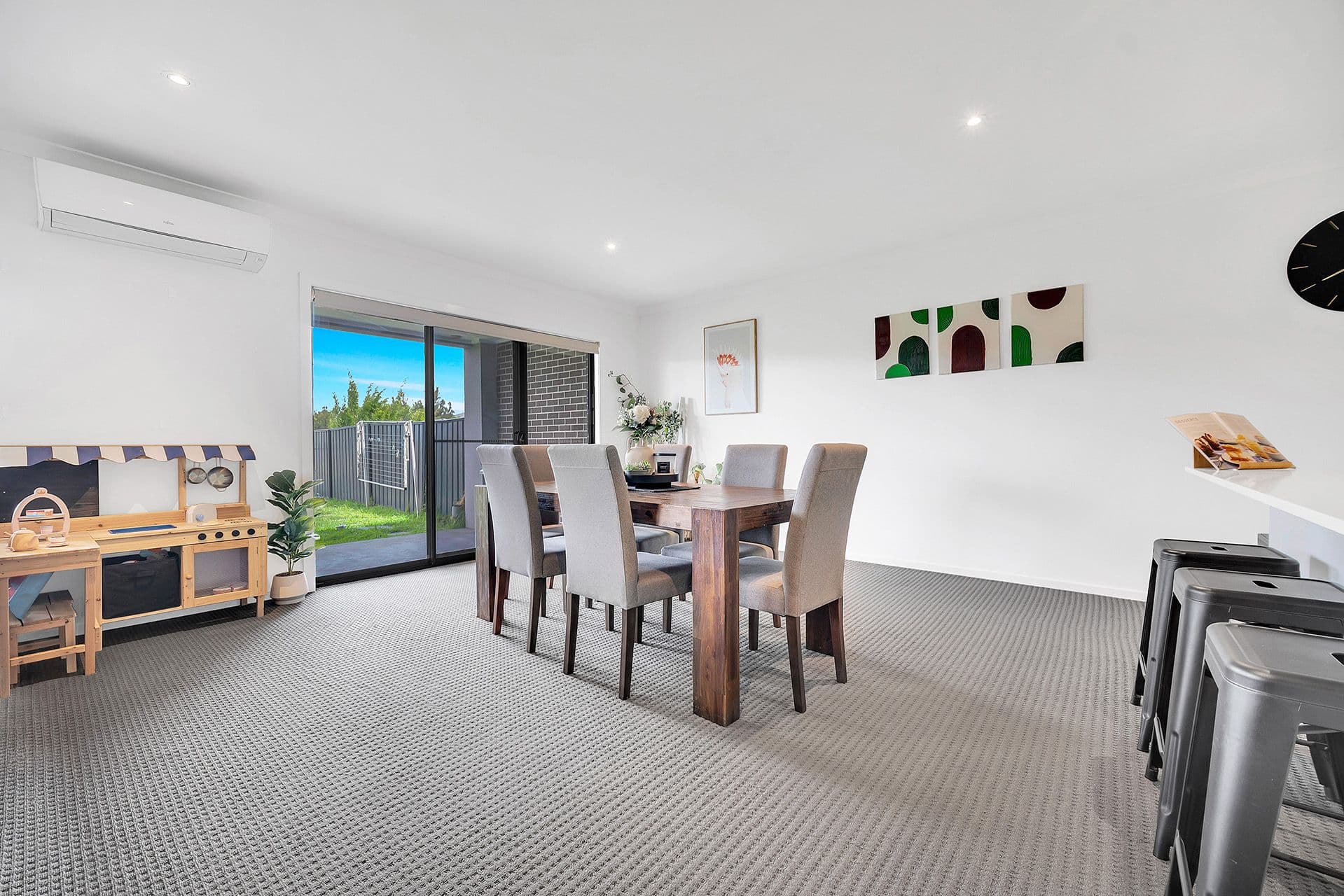 10 Vantage Avenue, Clyde North VIC 3978, Clyde North - Thumbnail 5
