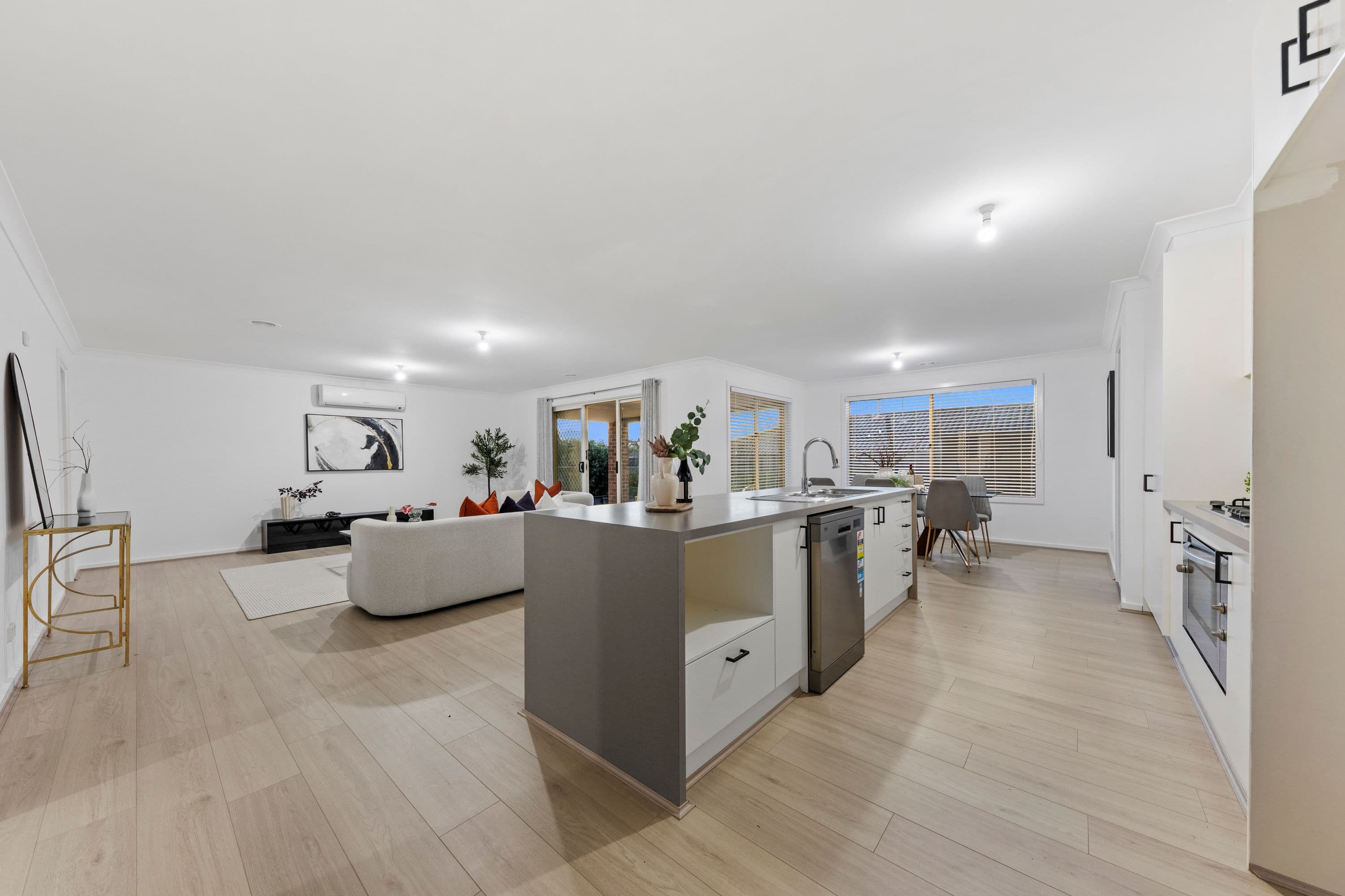 38 Windermere Boulevard, Pakenham VIC 3810, Pakenham - Thumbnail 8
