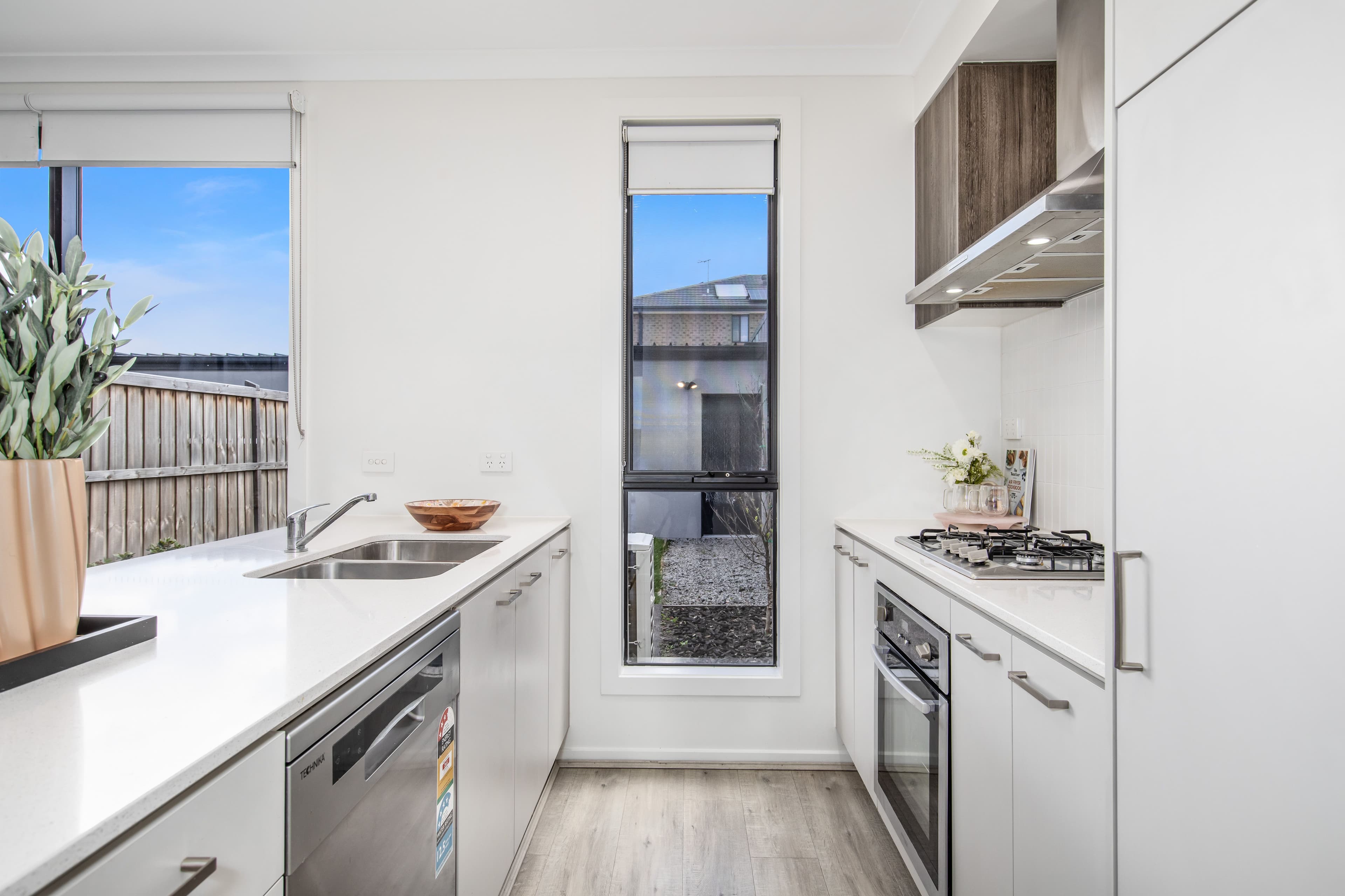 6 Dutch Road, Sunbury VIC 3429, Sunbury - Thumbnail 7