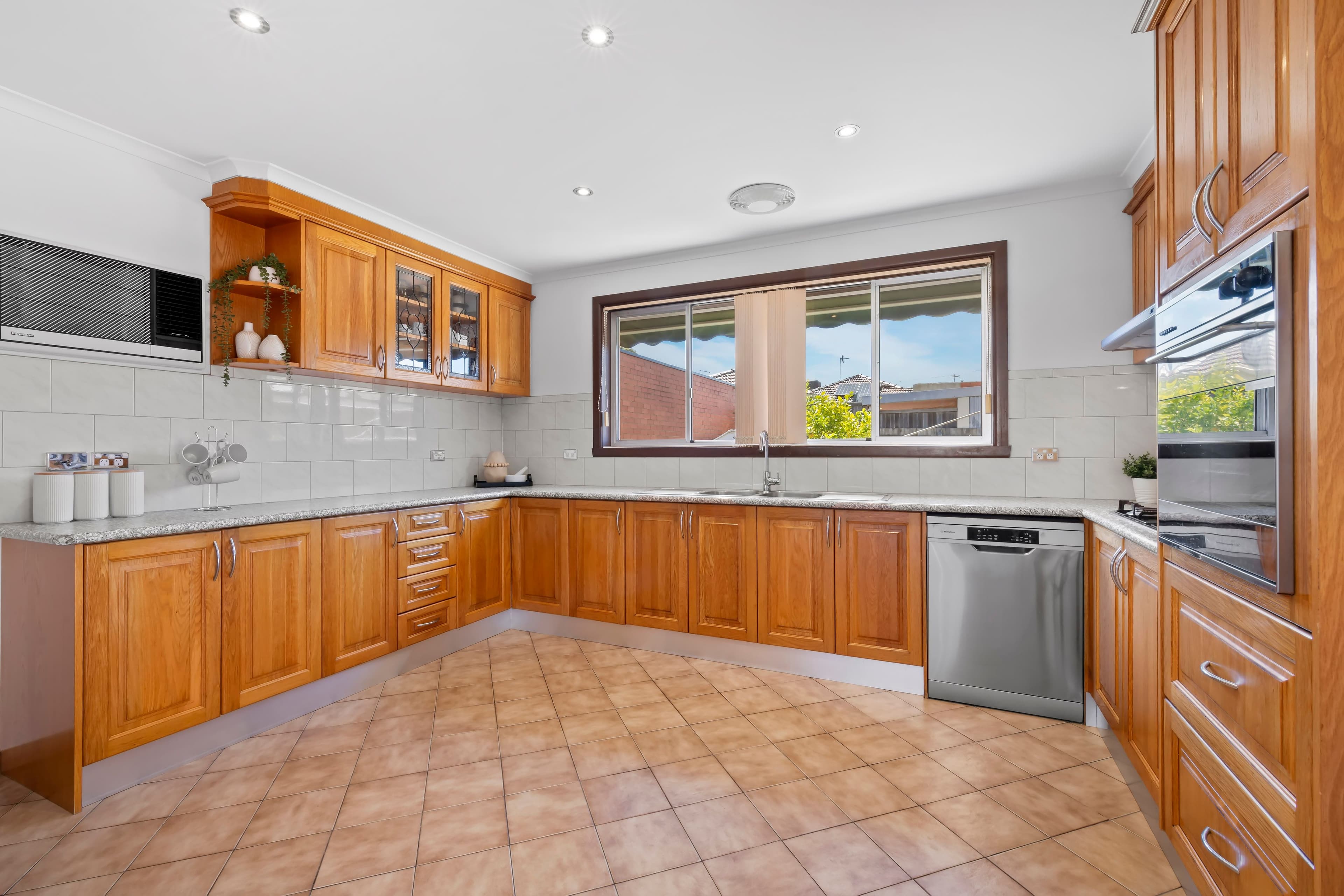 4 Melton Crescent, Lalor VIC 3075, Lalor - Thumbnail 4