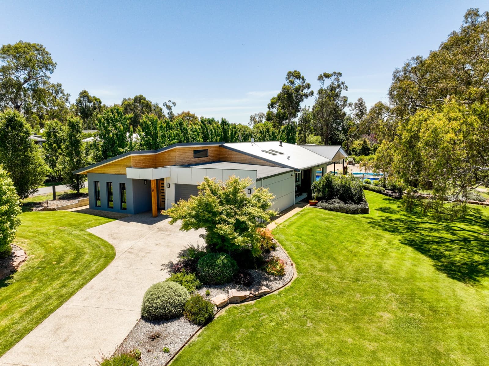 9 Stockmans Drive,Mansfield, Mansfield - Image 1
