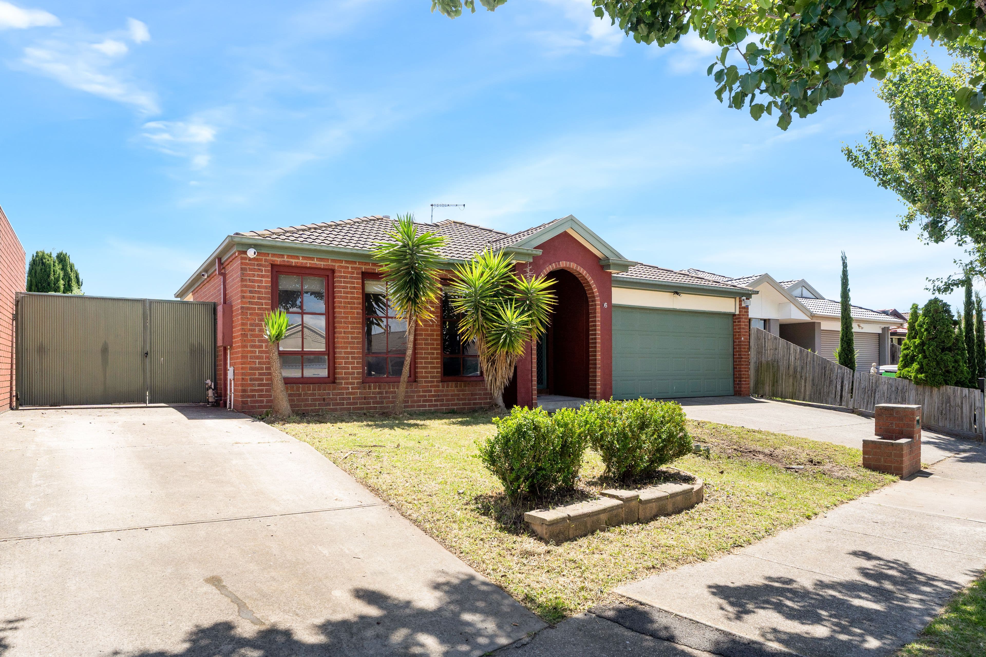 16 Mcnamara Avenue, Roxburgh Park VIC 3064, Roxburgh Park - Thumbnail 2