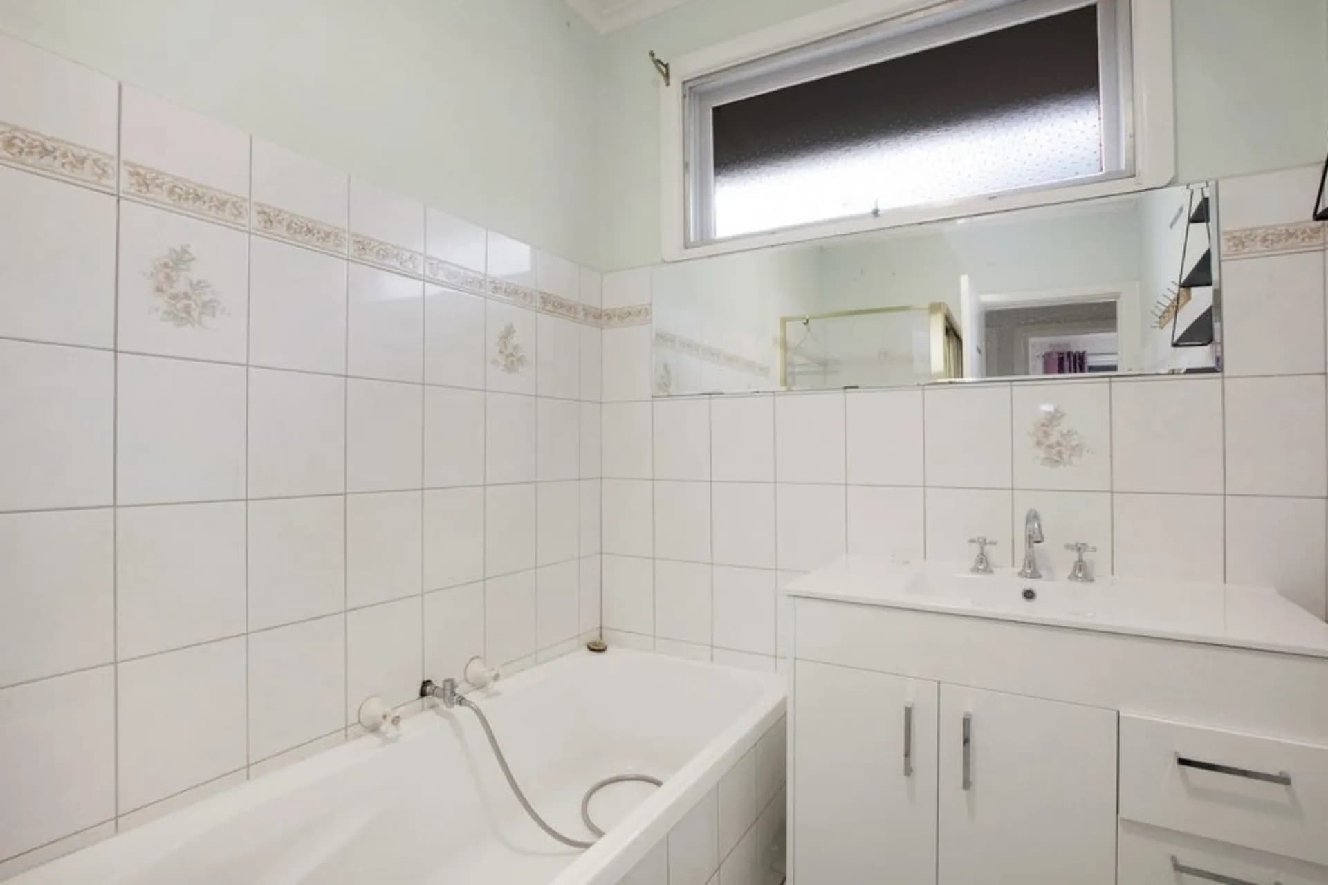 10 Club Avenue, Kingsbury - Thumbnail 7