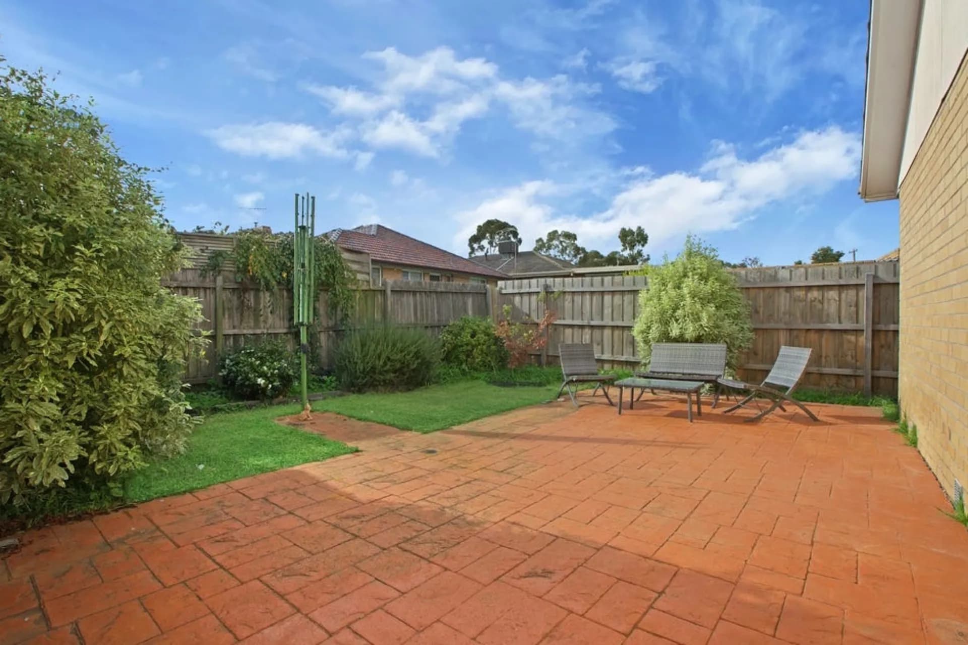 10 Club Avenue, Kingsbury - Thumbnail 8