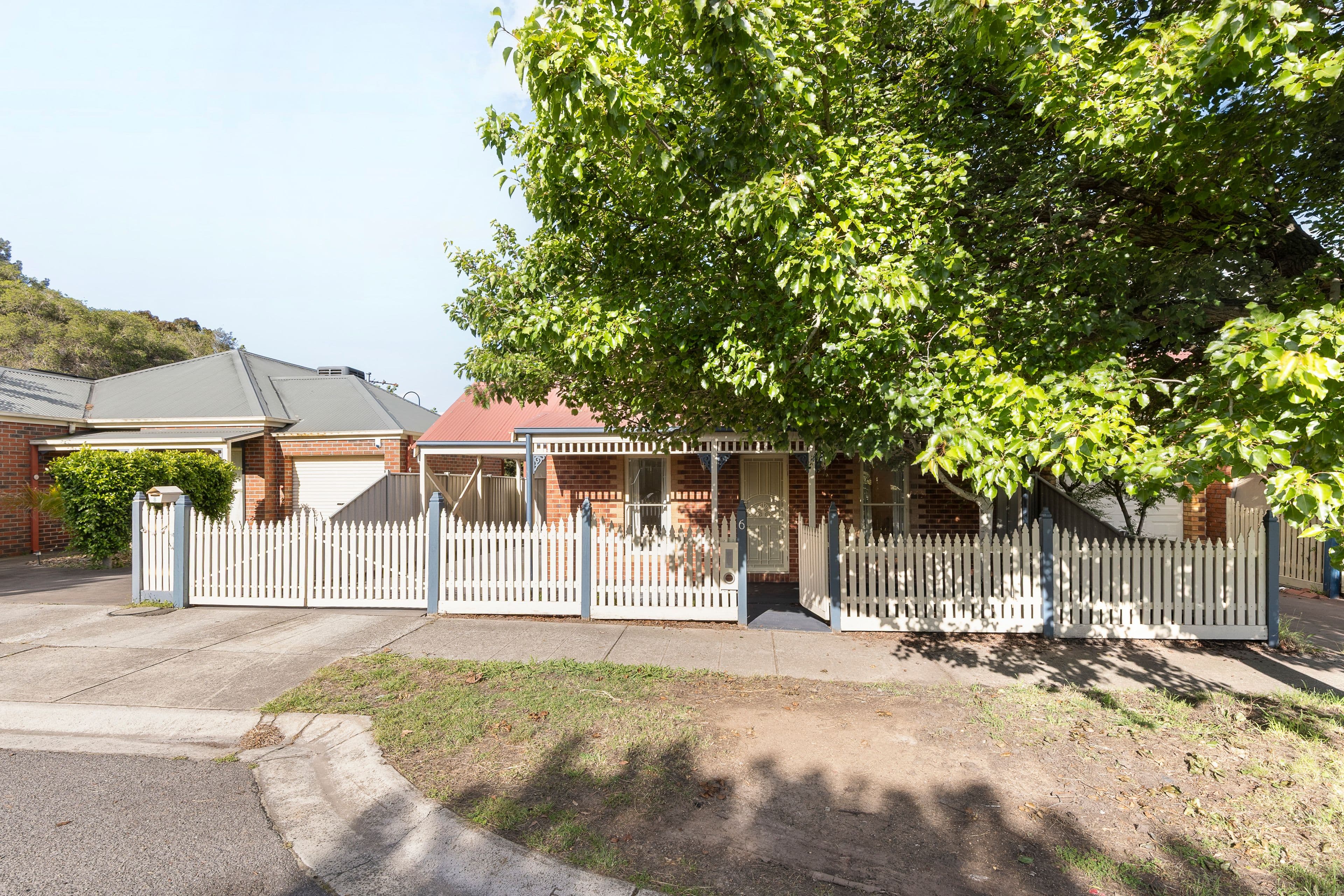 6 Larkwood Lane, Craigieburn VIC 3064, Craigieburn - Image 1