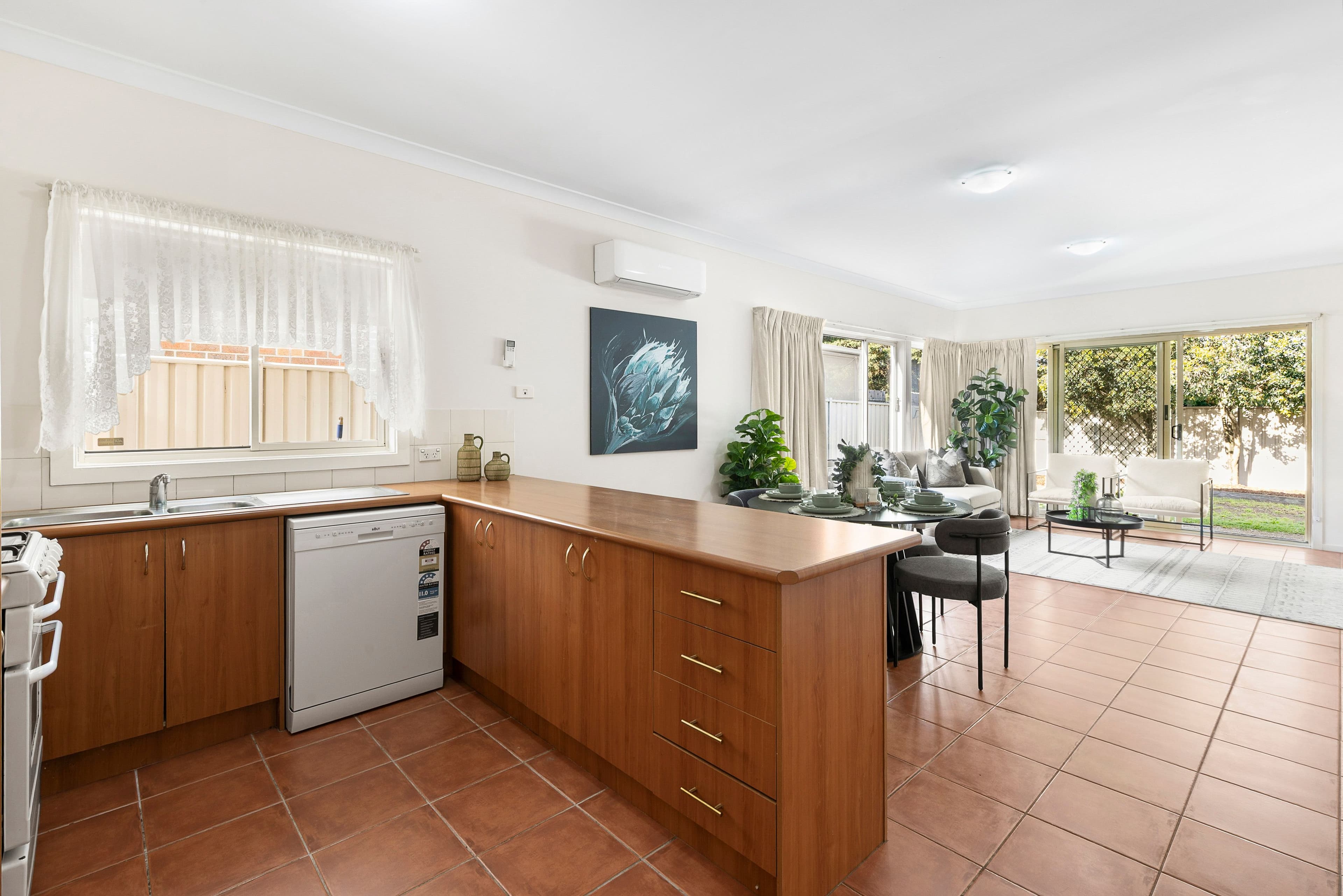 6 Larkwood Lane, Craigieburn VIC 3064, Craigieburn - Thumbnail 4