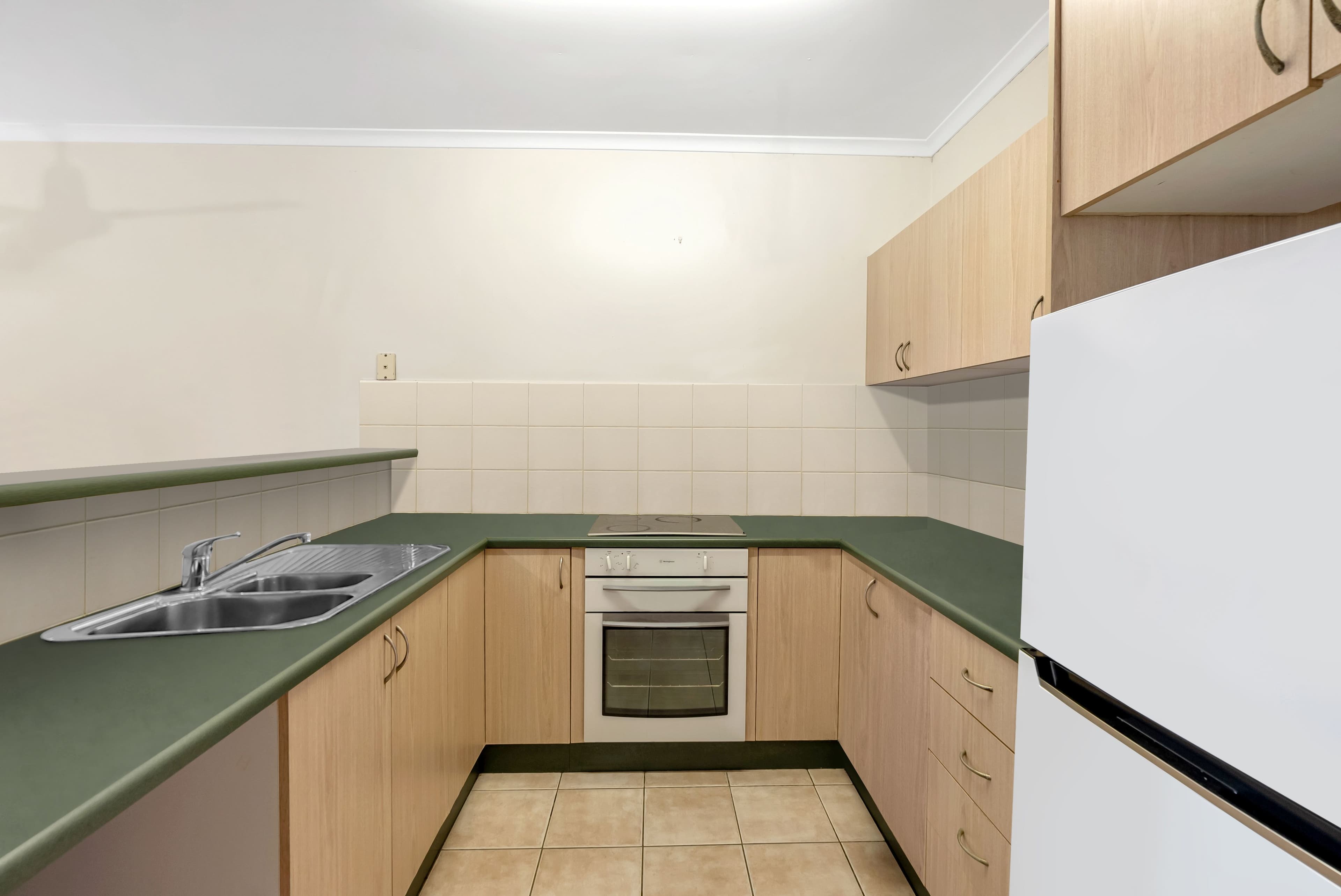 205 Spence Street, Bungalow QLD 4870, Bungalow - Thumbnail 3