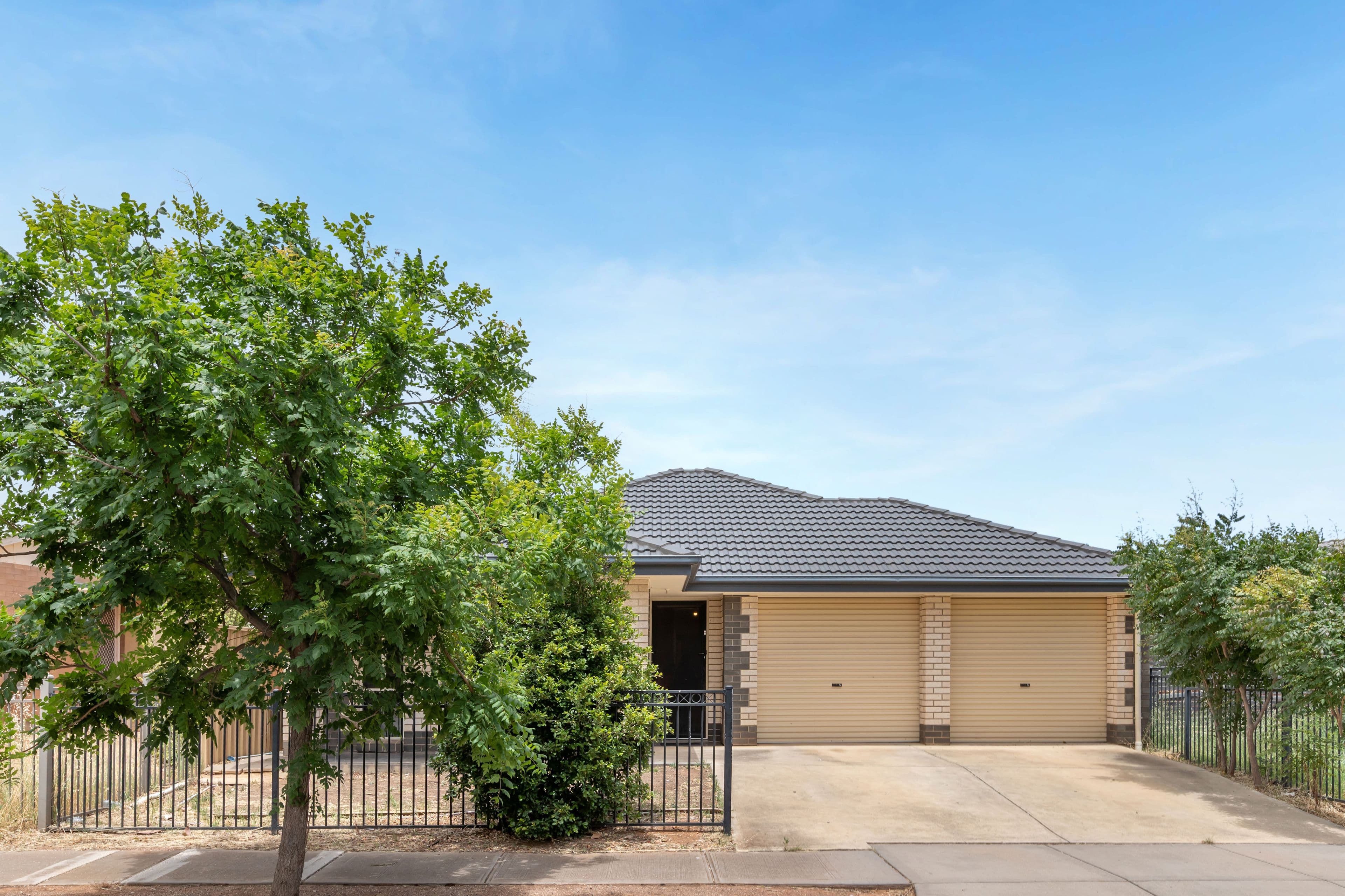 27 Roberts Crescent, Smithfield Plains SA 5114, Smithfield Plains - Thumbnail 2