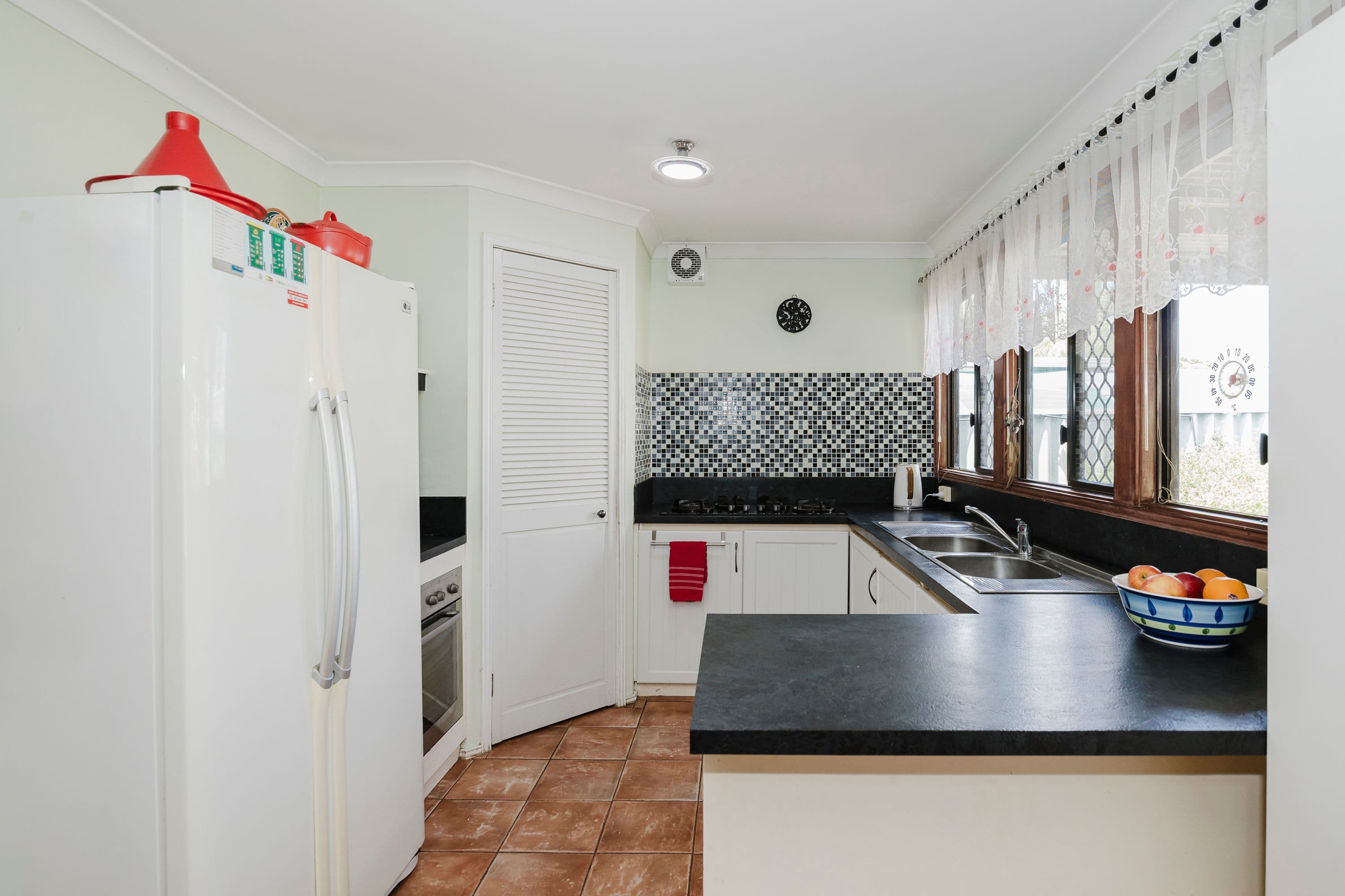 130 Kingfisher Avenue, Ballajura WA 6066, Ballajura - Thumbnail 8
